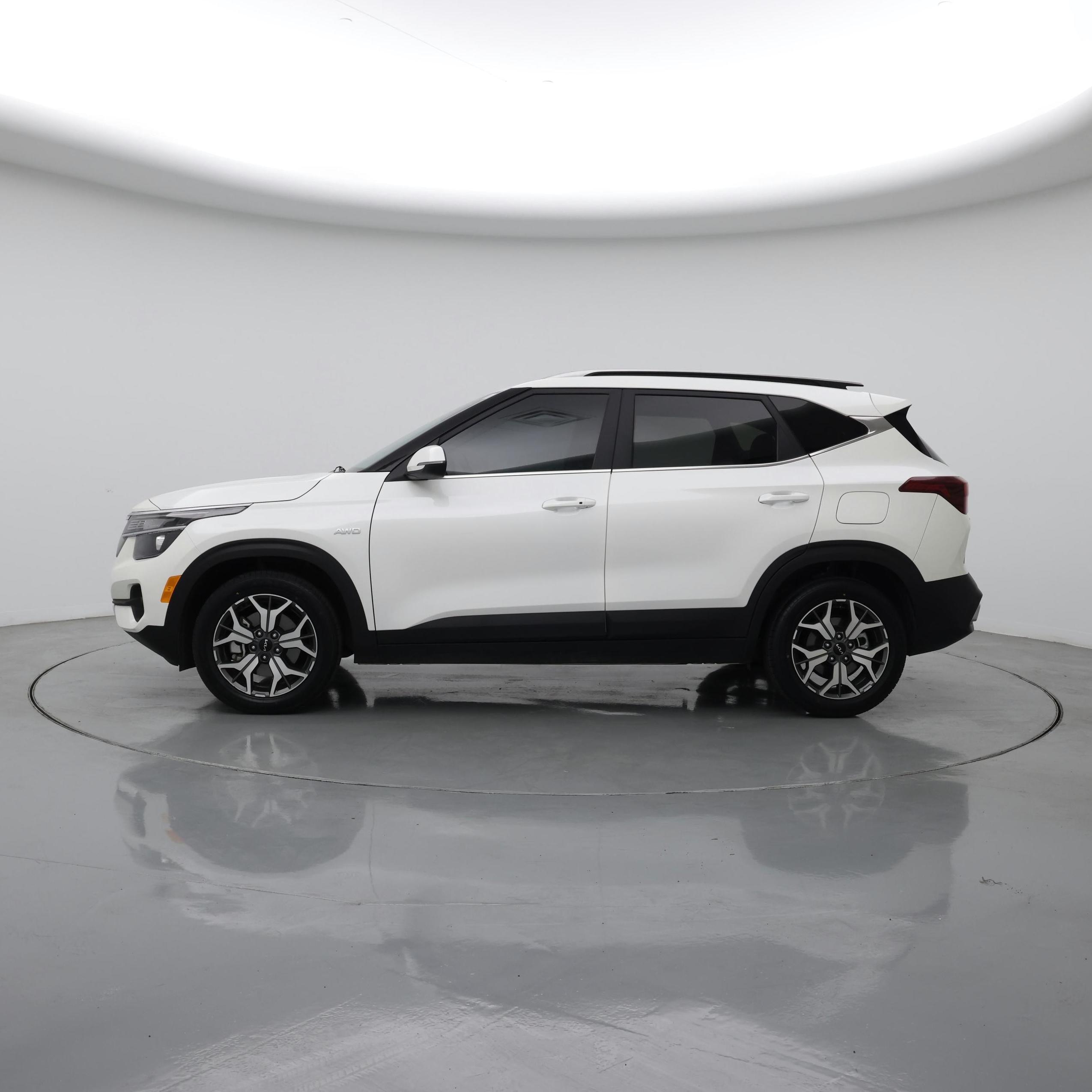 Thumbnail: 2023 Kia Seltos - 3