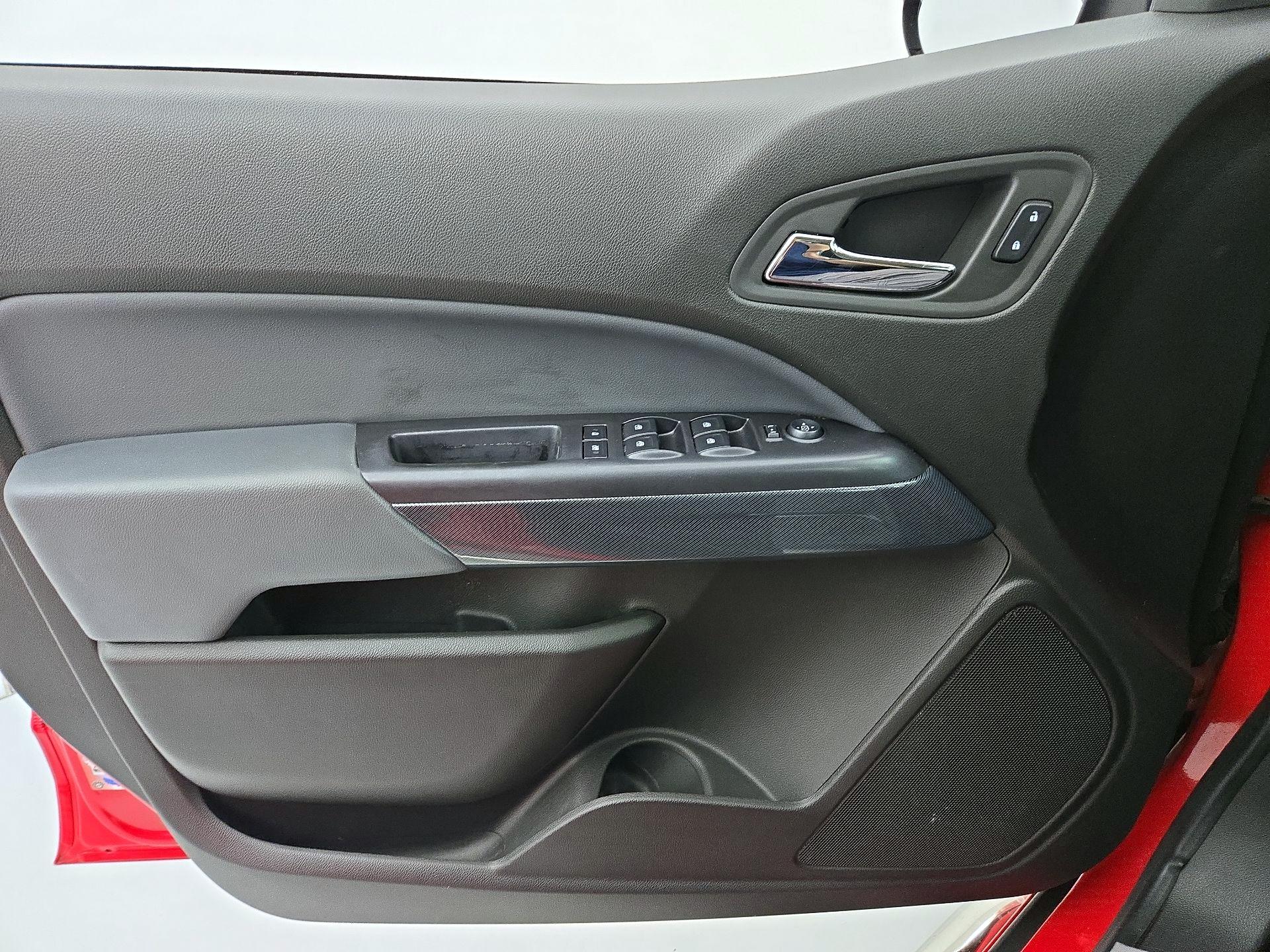 Thumbnail: 2015 Chevrolet Colorado - 10