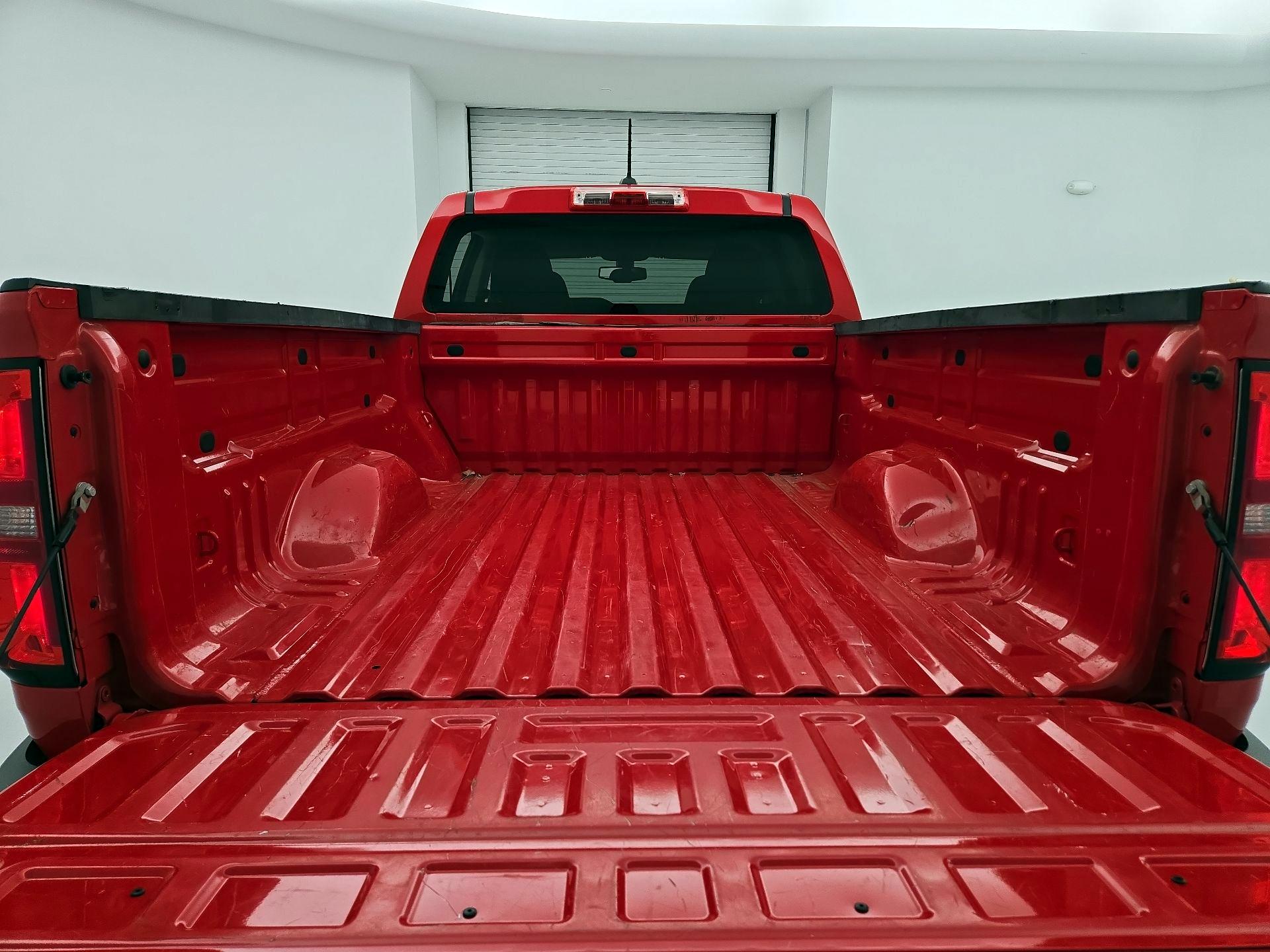 Thumbnail: 2015 Chevrolet Colorado - 18