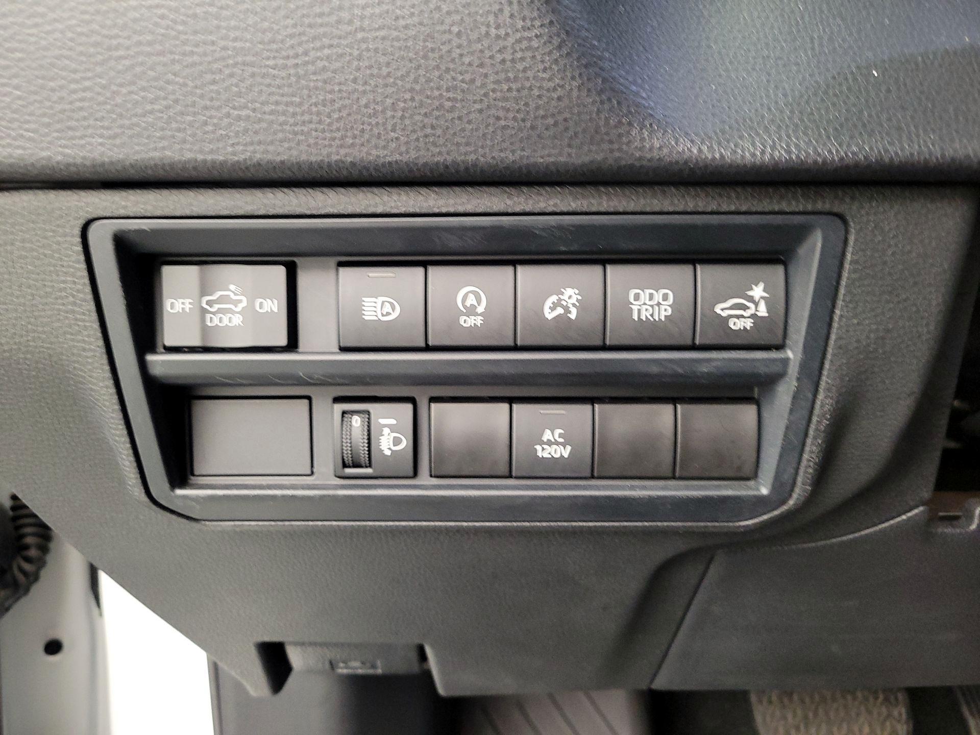 Thumbnail: 2022 Toyota Tundra - 13