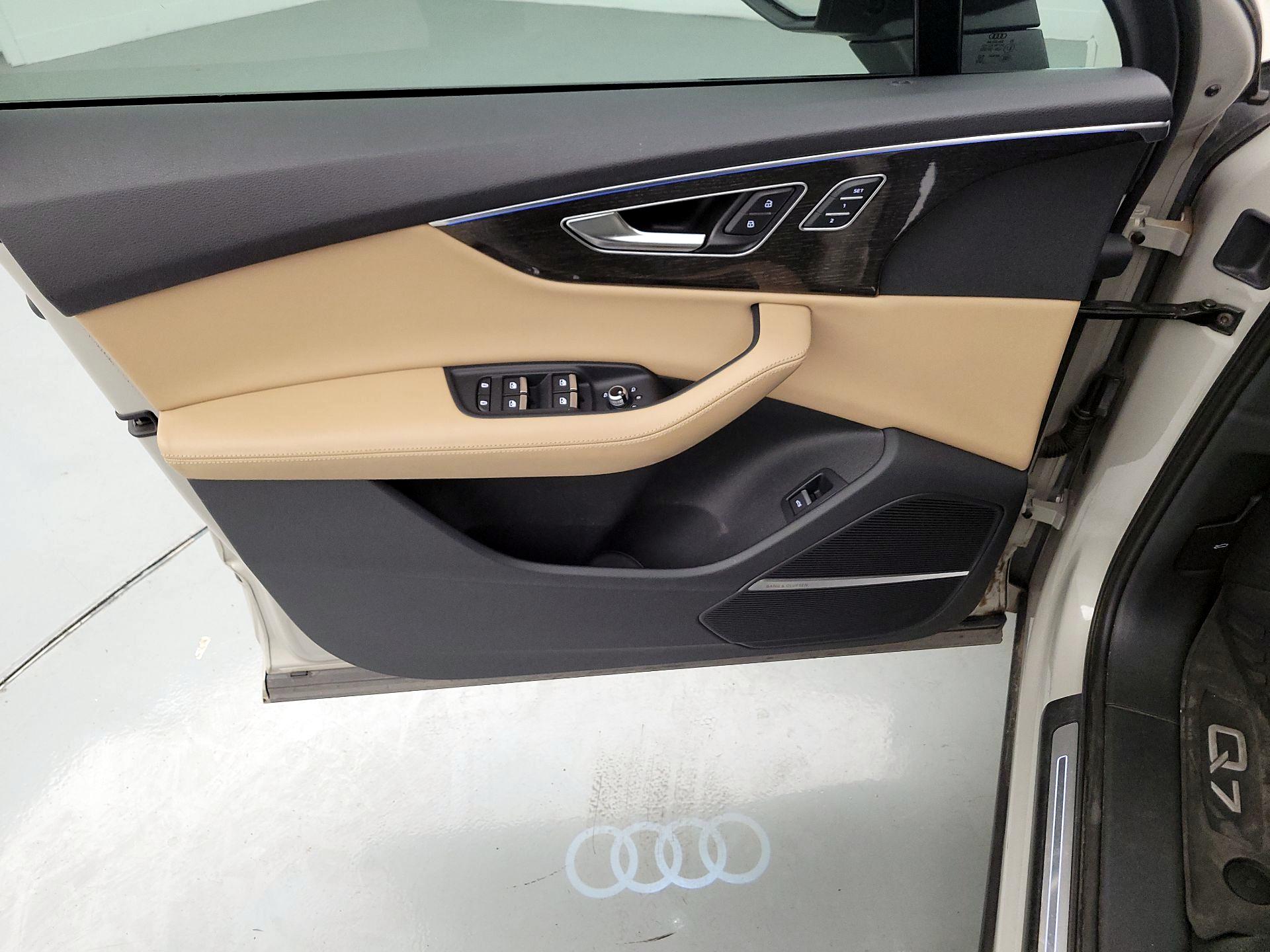 Thumbnail: 2022 Audi Q7 - 12