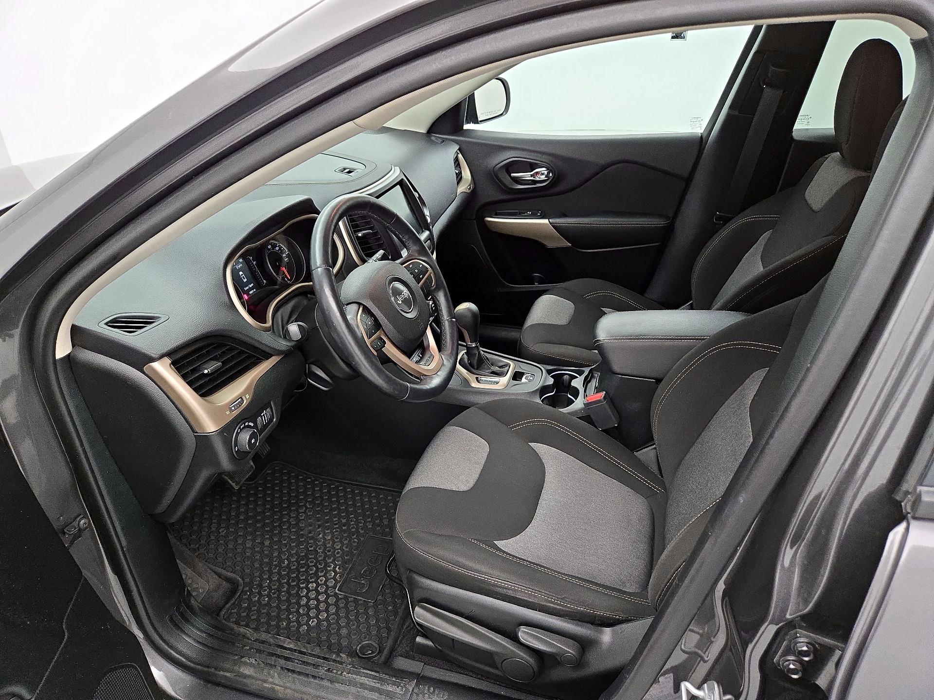 Thumbnail: 2018 Jeep Cherokee - 11