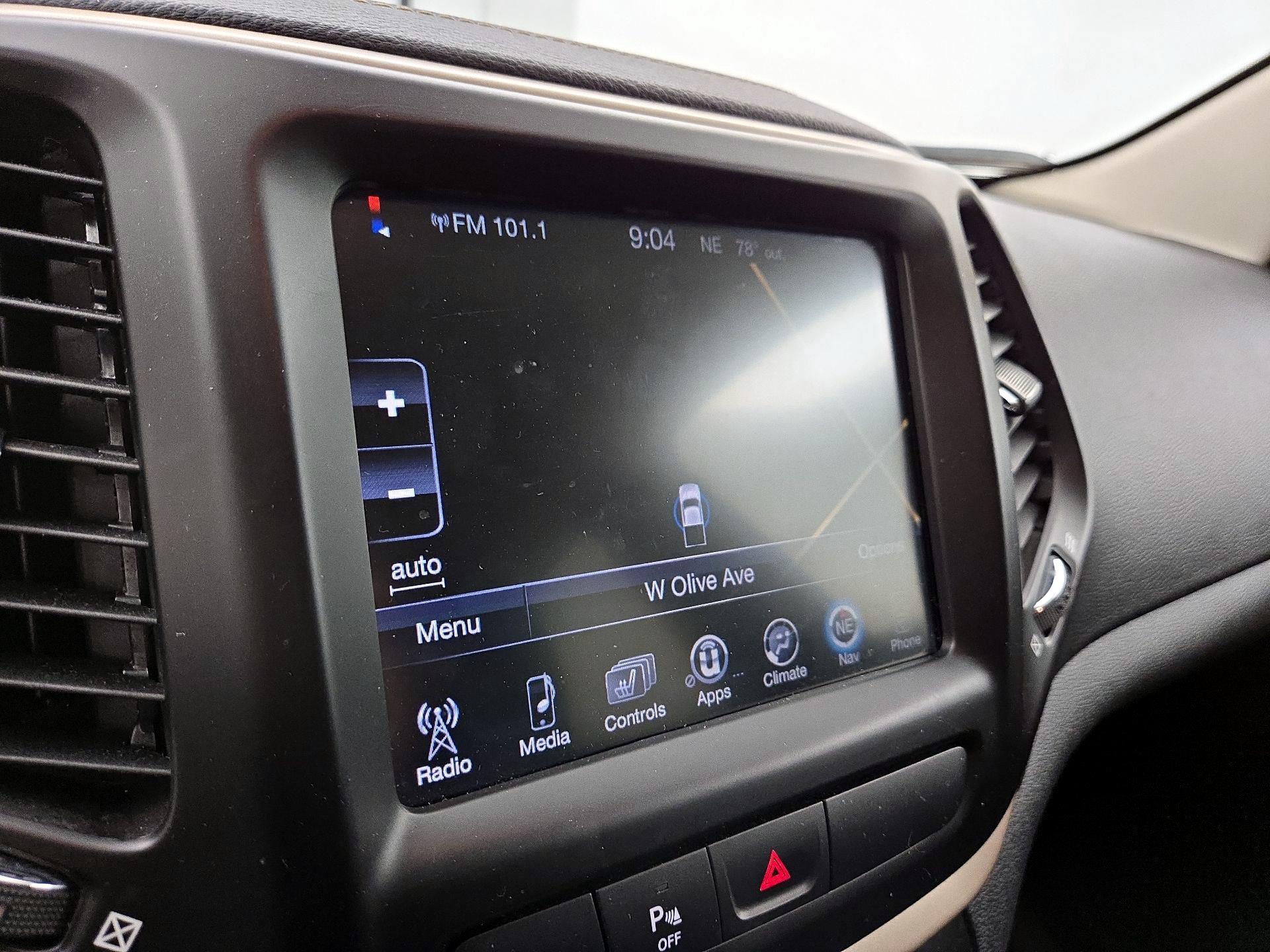 Thumbnail: 2018 Jeep Cherokee - 14