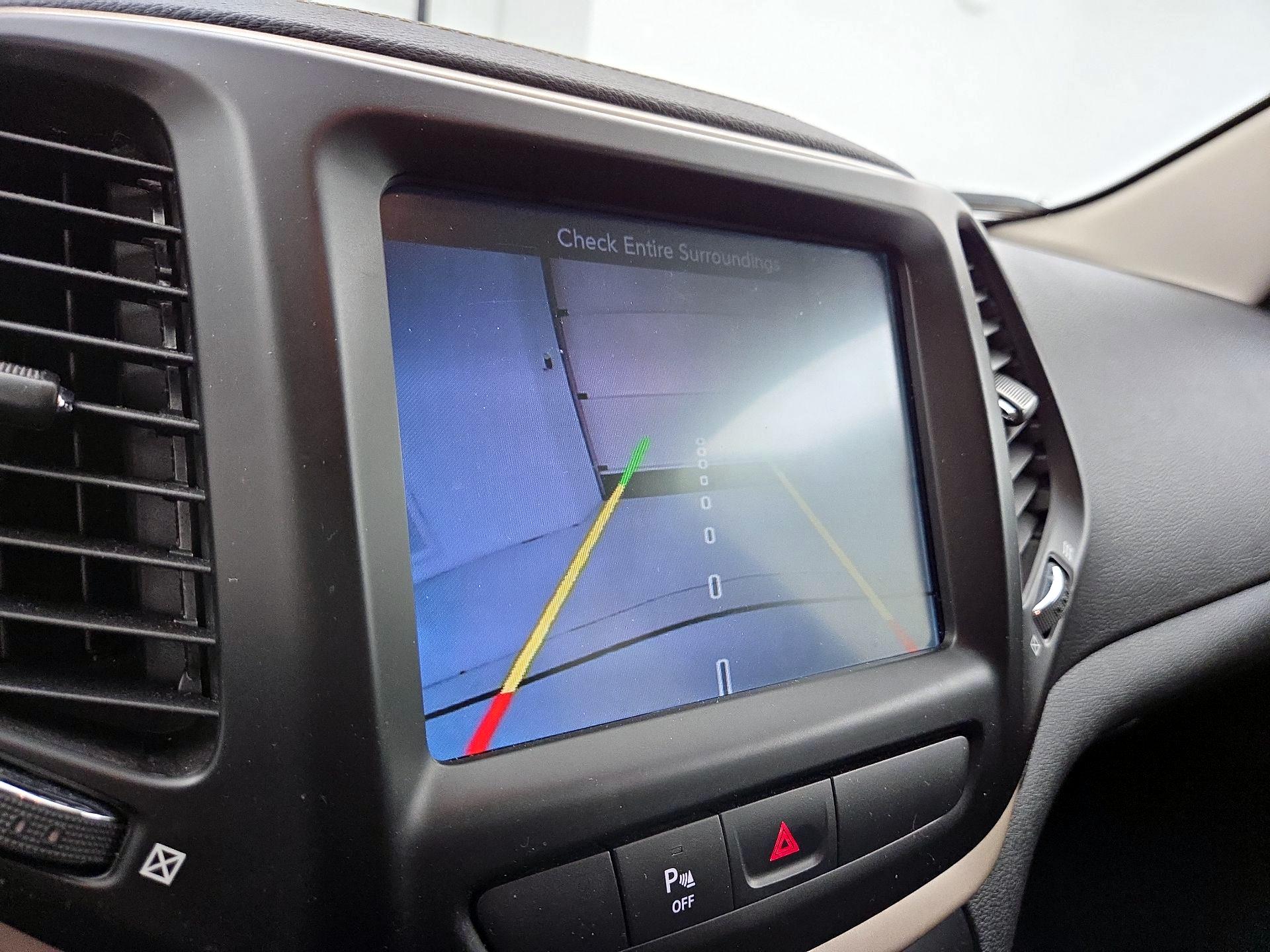 Thumbnail: 2018 Jeep Cherokee - 15