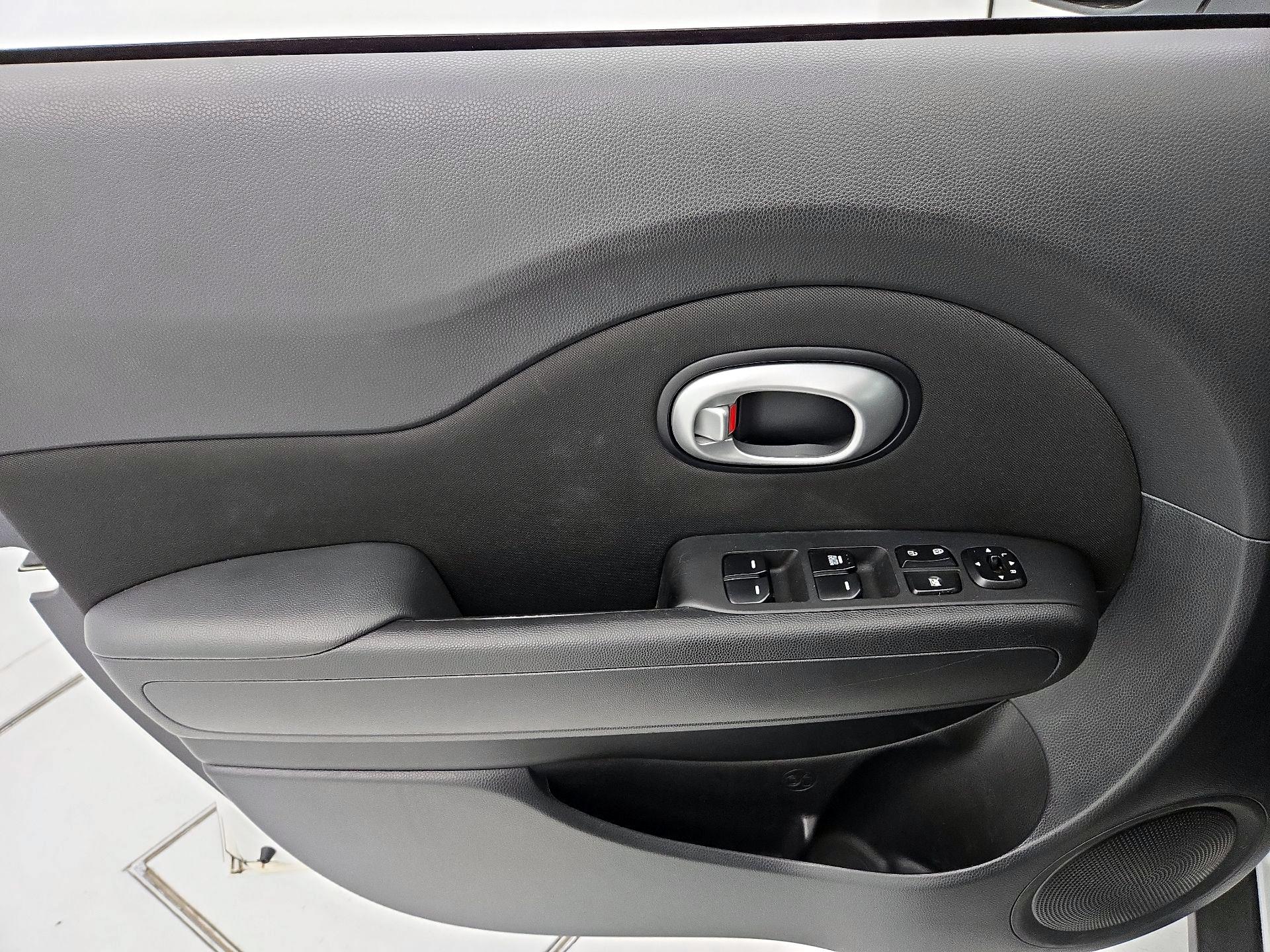 Thumbnail: 2016 Kia Soul - 12