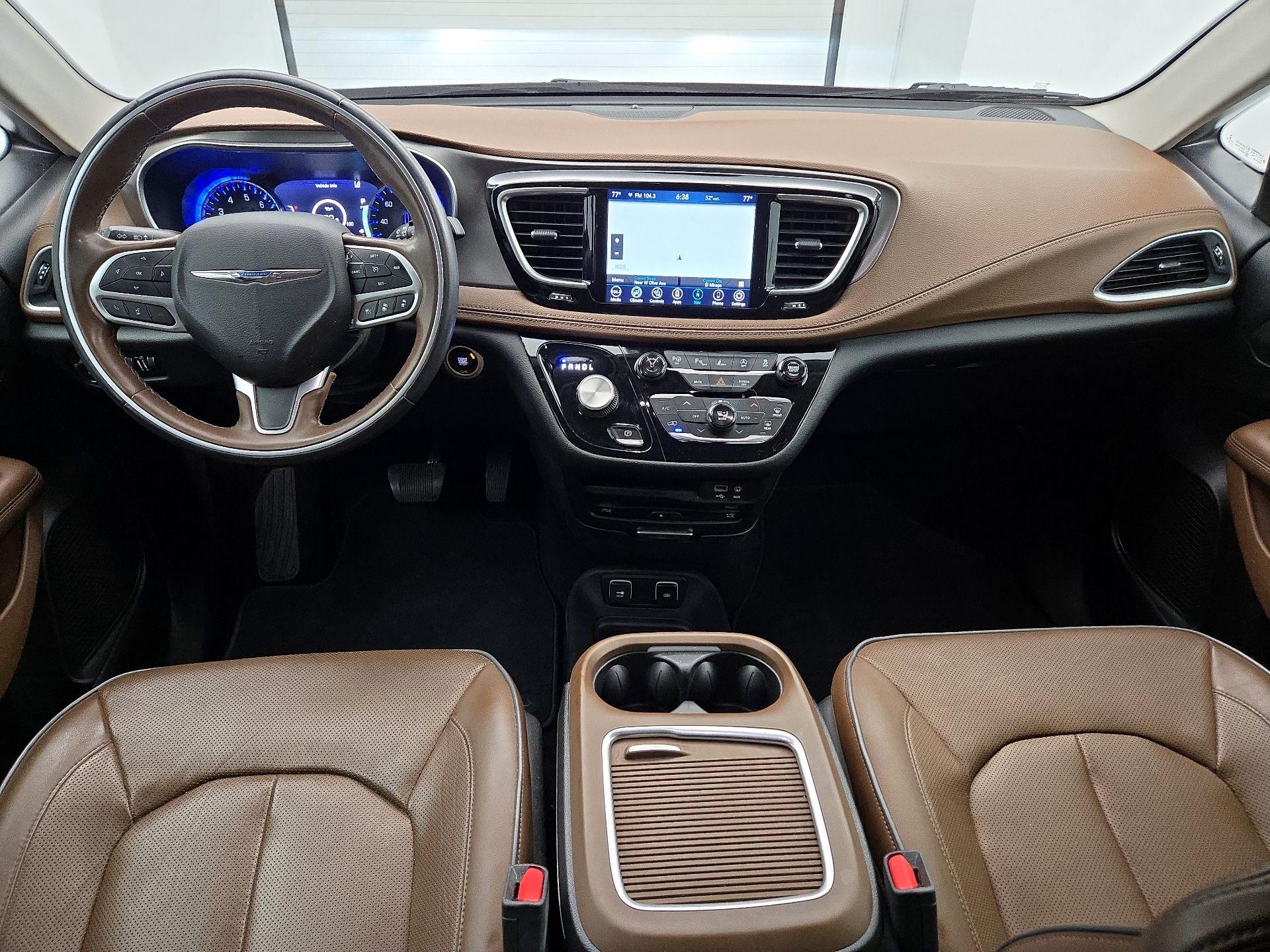 Thumbnail: 2018 Chrysler Pacifica - 9