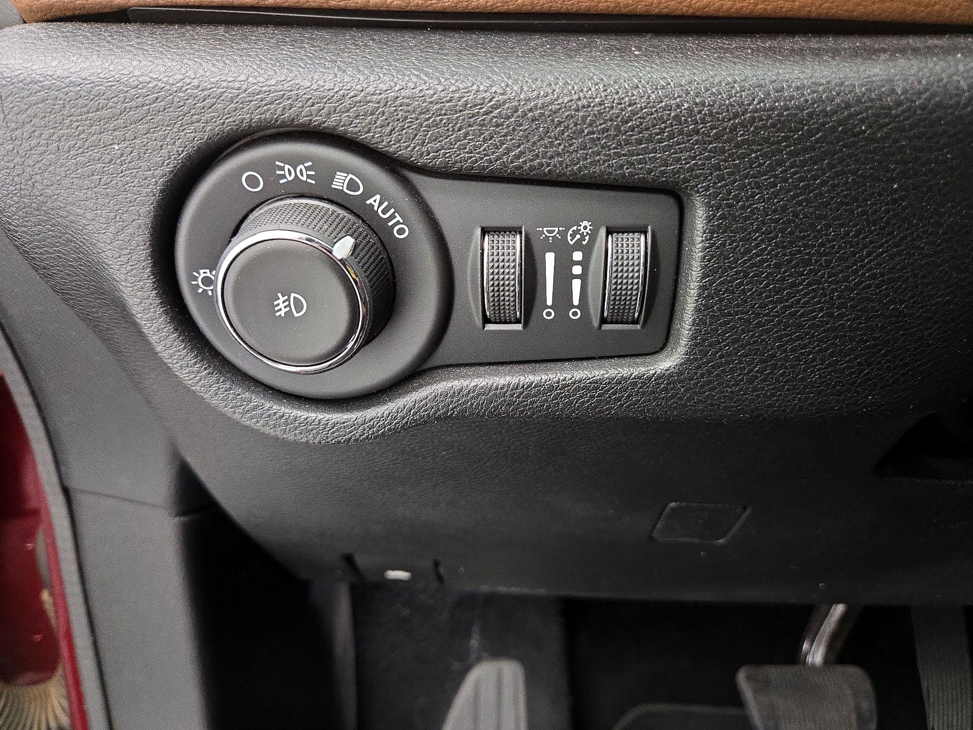 Thumbnail: 2018 Chrysler Pacifica - 13