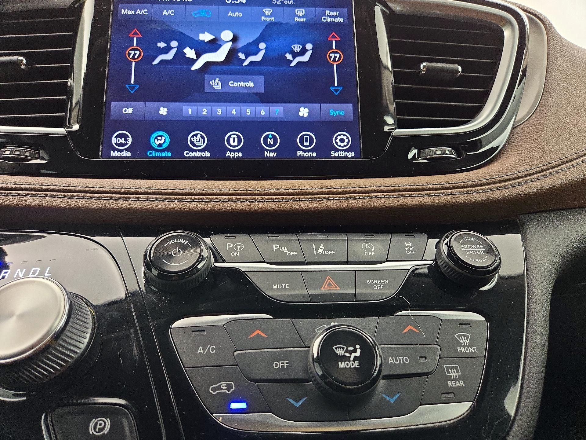 Thumbnail: 2018 Chrysler Pacifica - 17