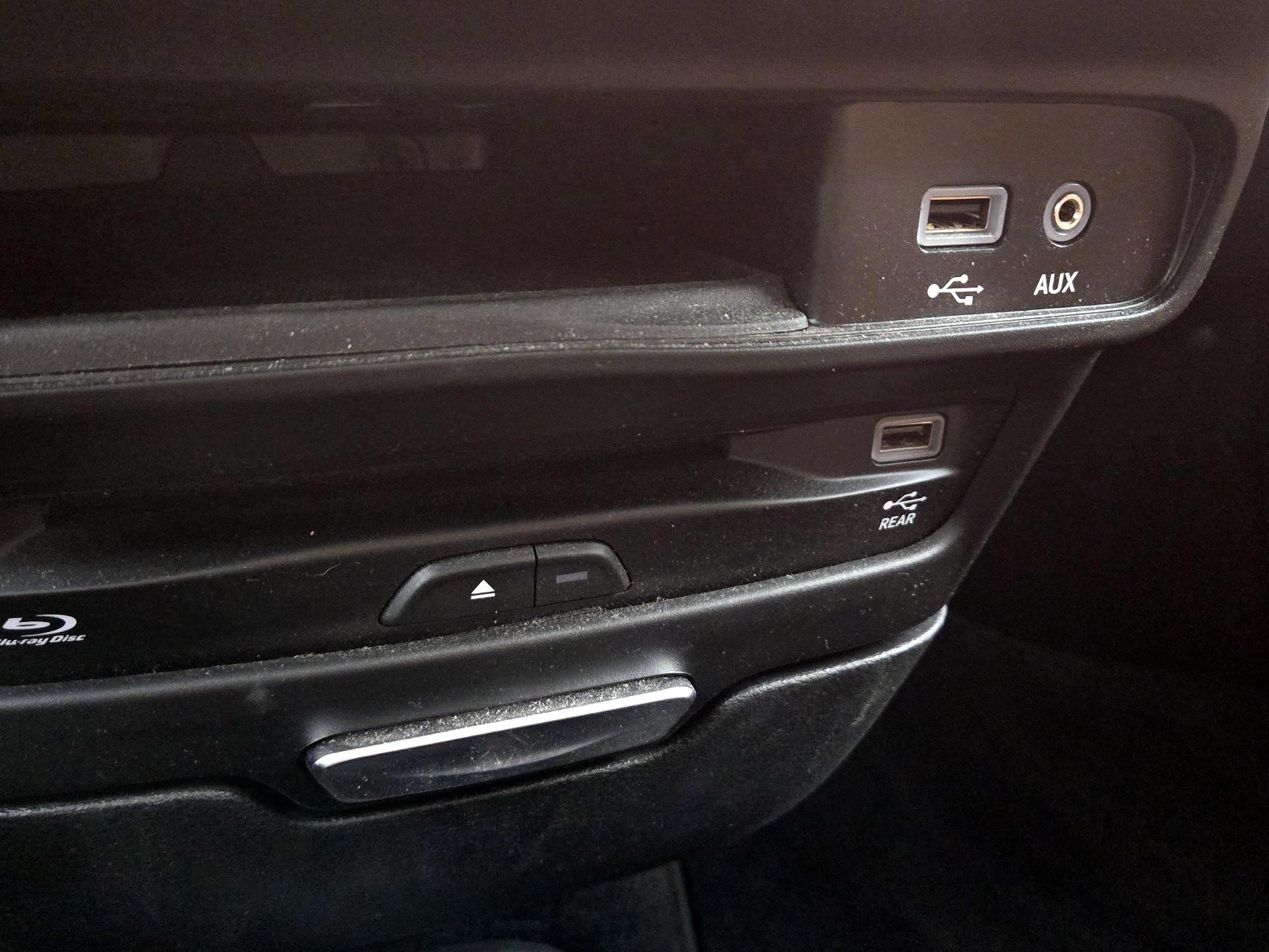 Thumbnail: 2018 Chrysler Pacifica - 19