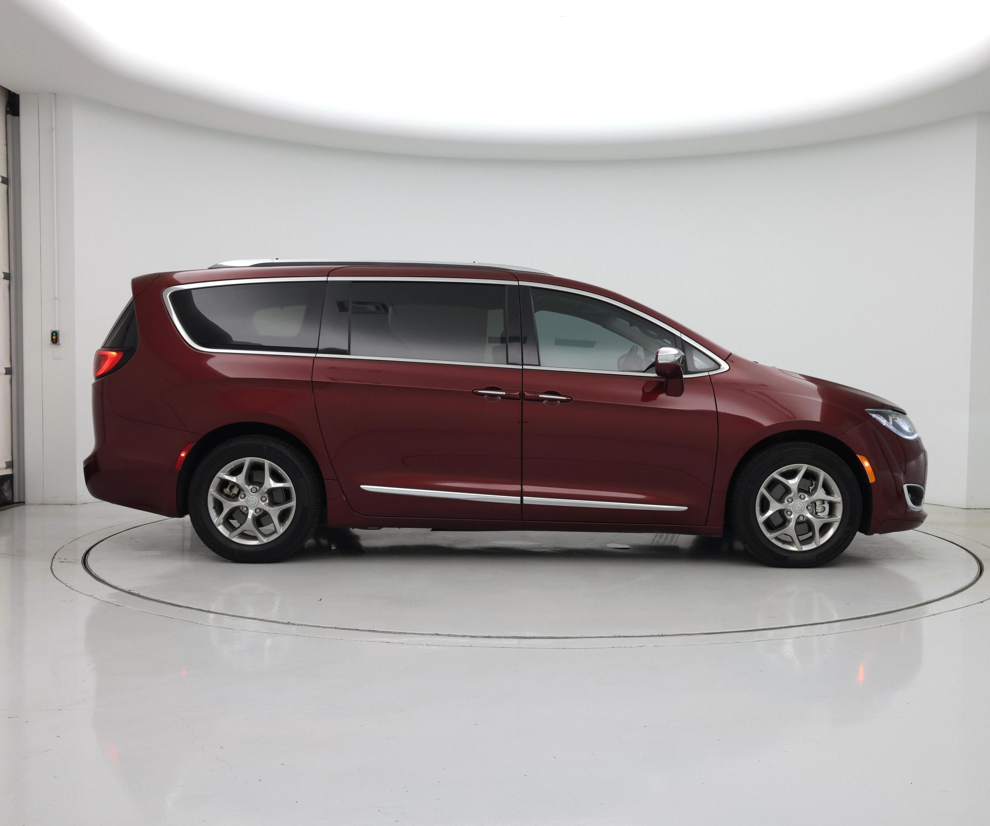 Thumbnail: 2018 Chrysler Pacifica - 7
