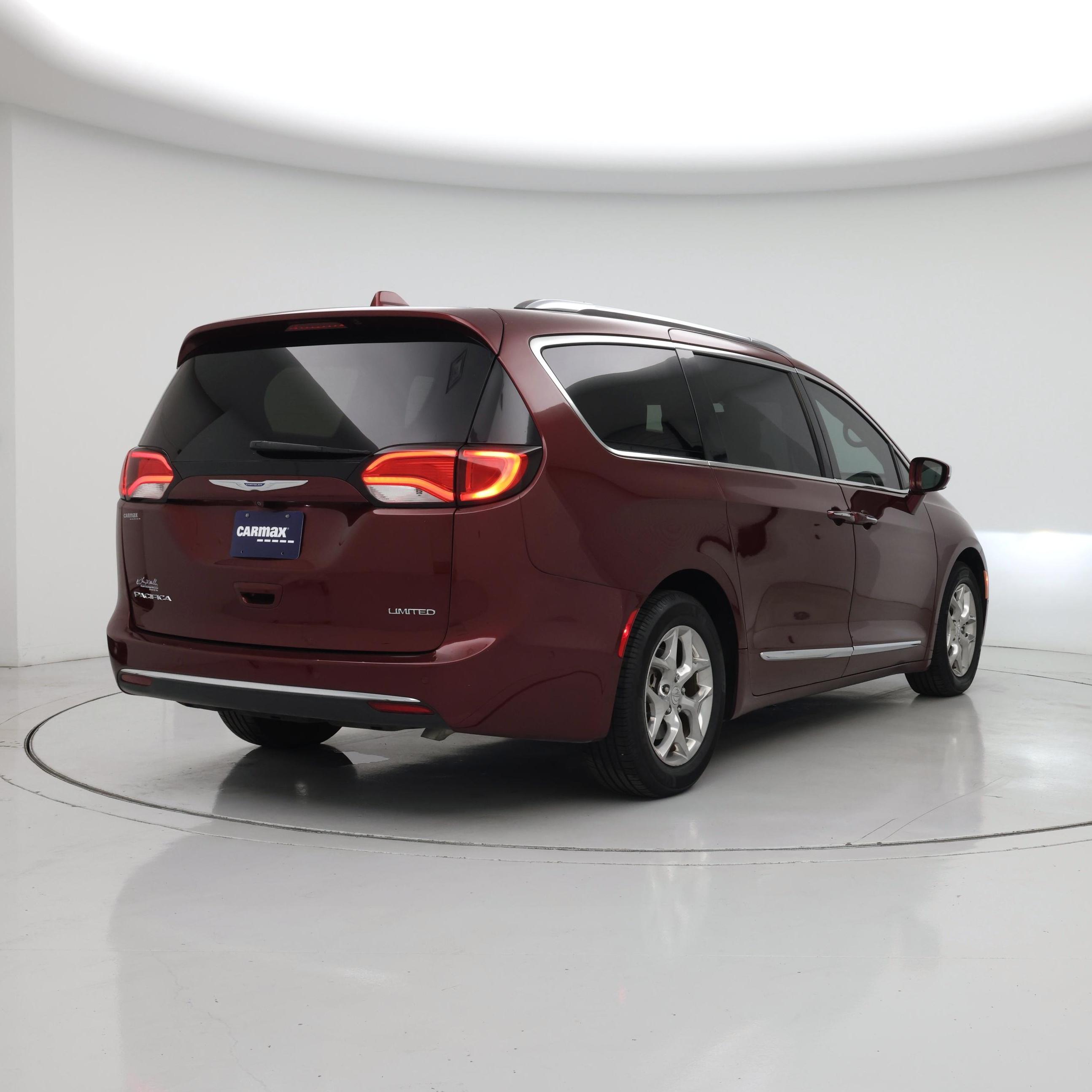 Thumbnail: 2018 Chrysler Pacifica - 8