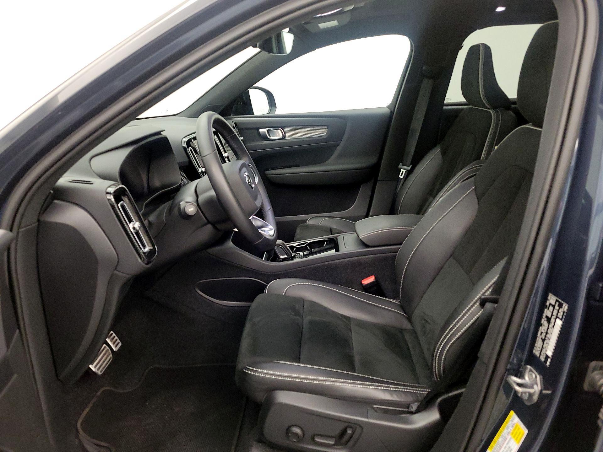 Thumbnail: 2022 Volvo XC40 - 11