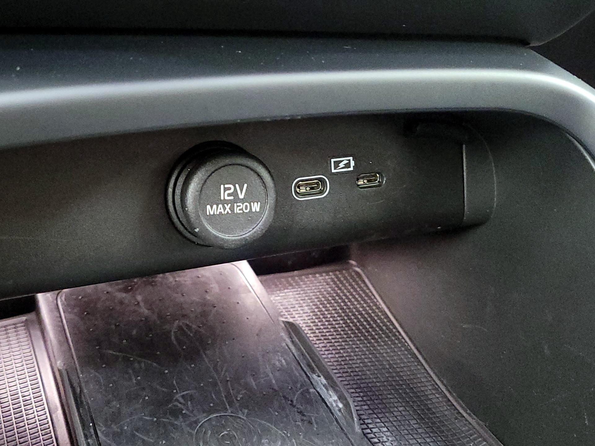 Thumbnail: 2022 Volvo XC40 - 18