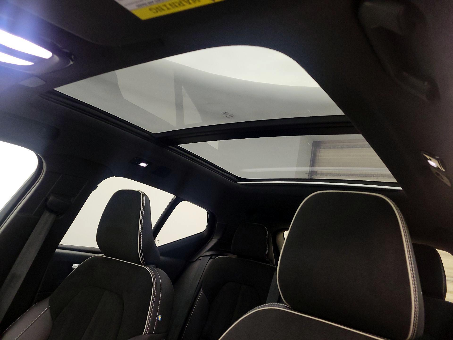 Thumbnail: 2022 Volvo XC40 - 19