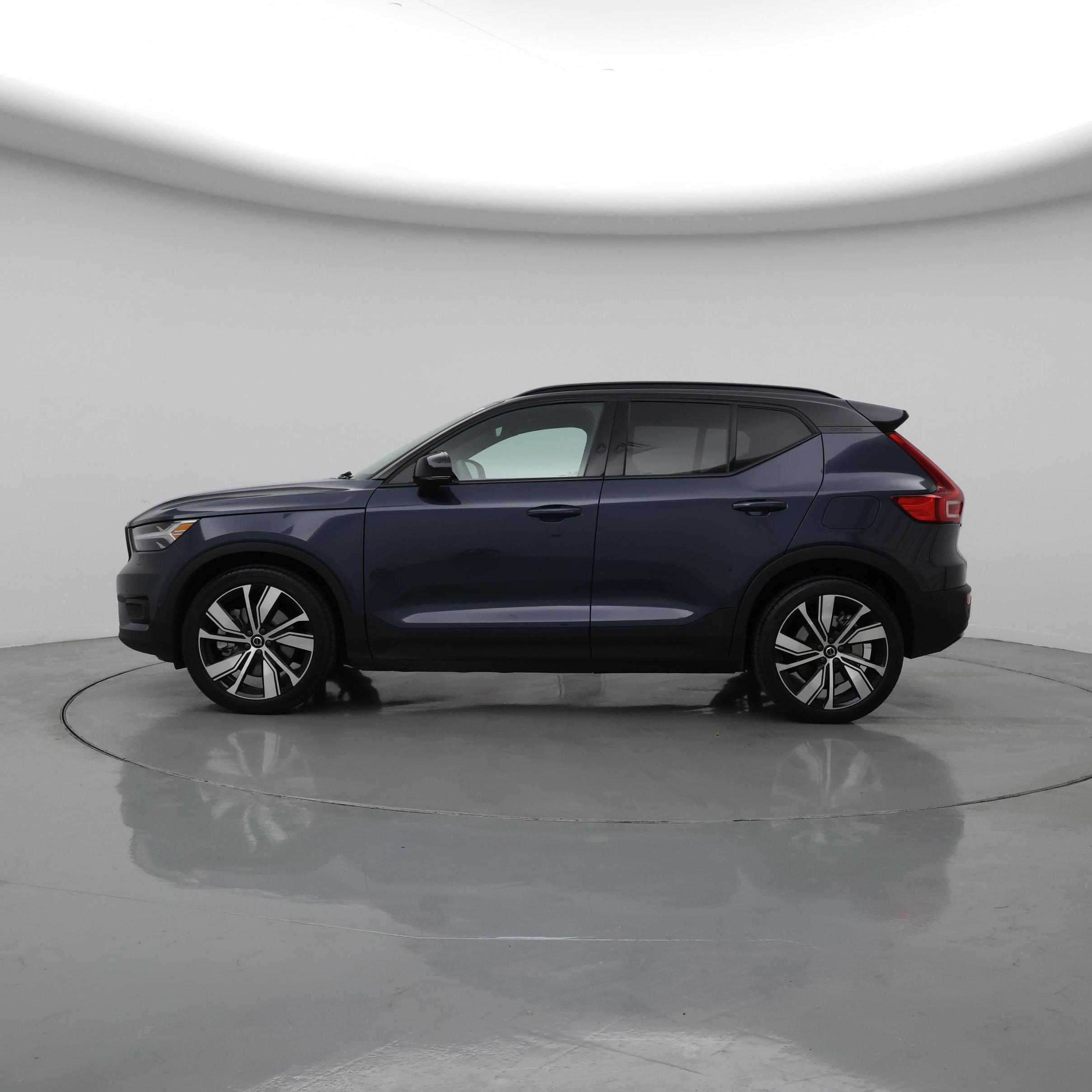 Thumbnail: 2022 Volvo XC40 - 3