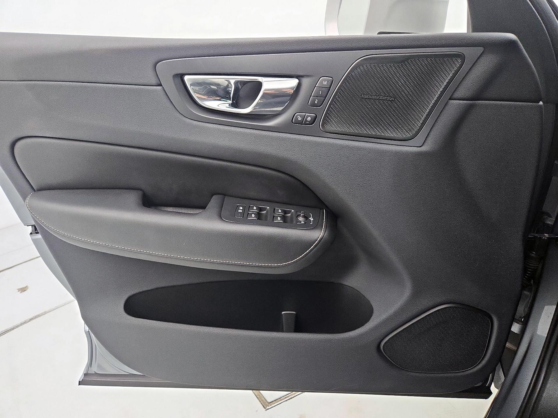 Thumbnail: 2019 Volvo XC60 - 12