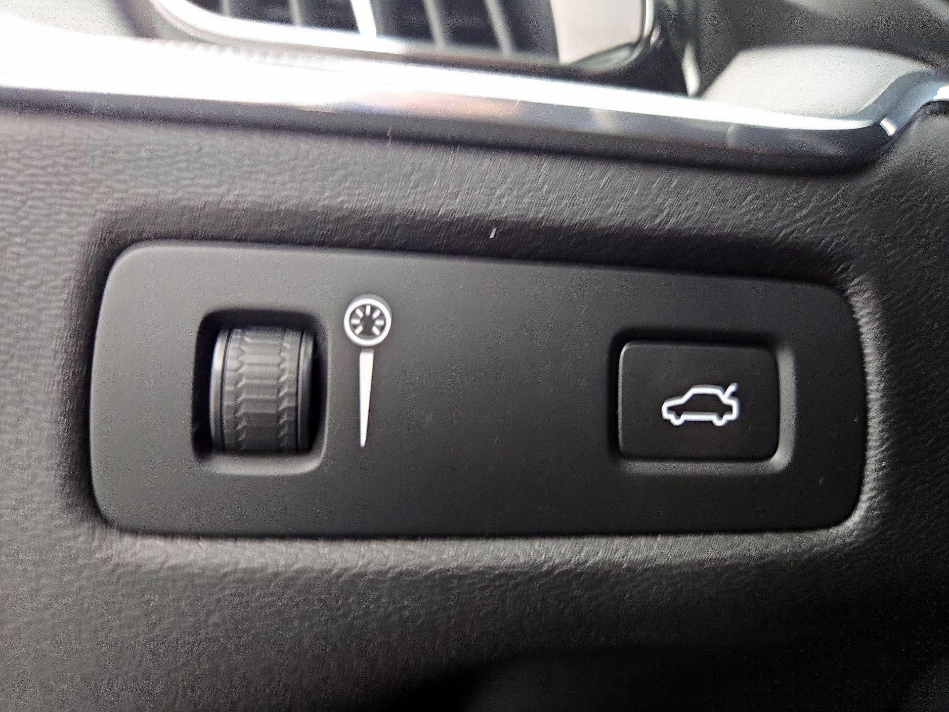 Thumbnail: 2019 Volvo XC60 - 13