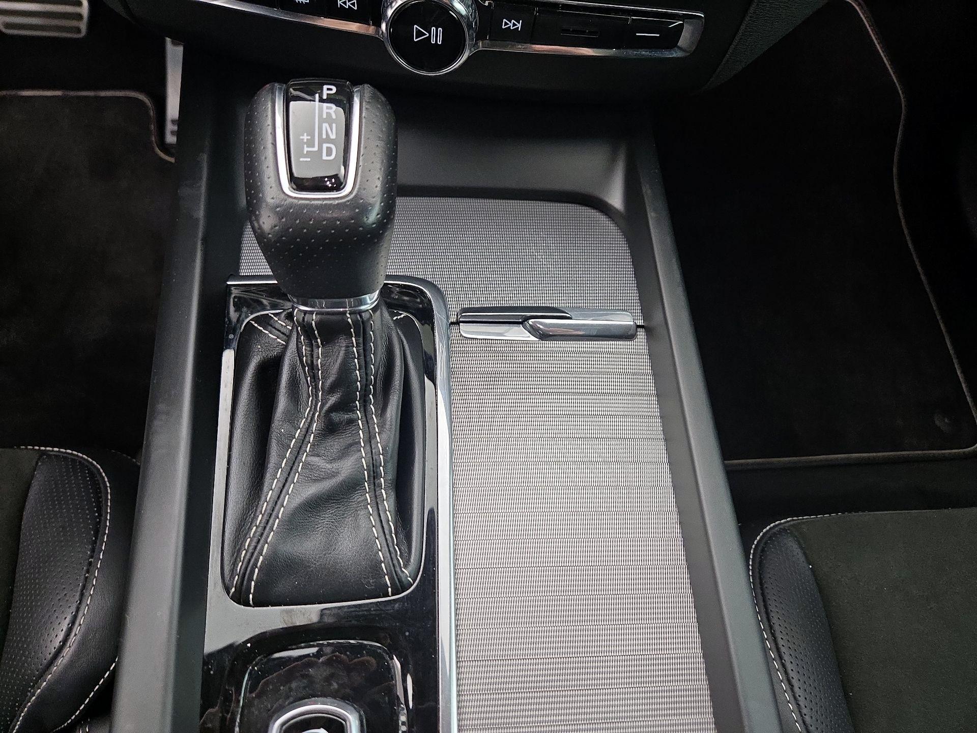 Thumbnail: 2019 Volvo XC60 - 18