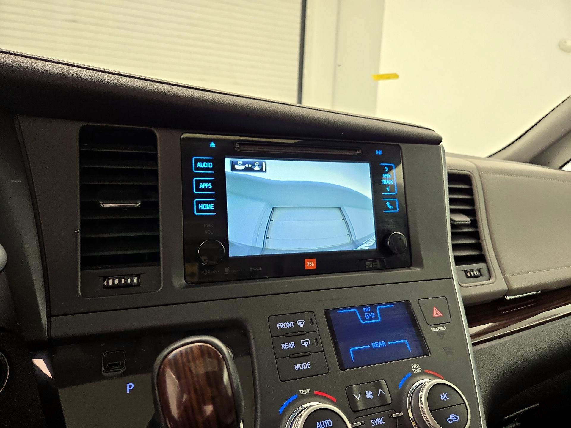 Thumbnail: 2017 Toyota Sienna - 15