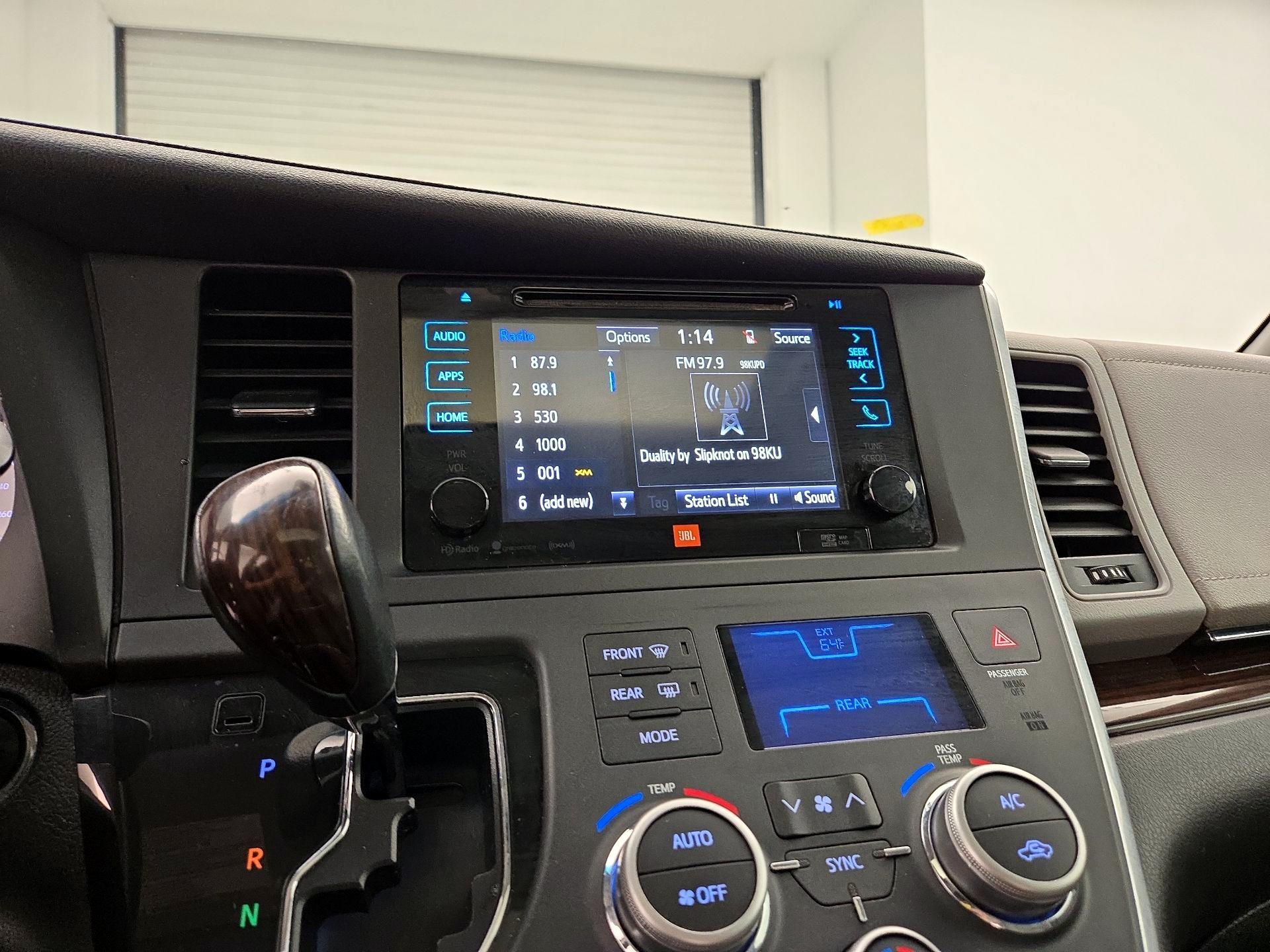 Thumbnail: 2017 Toyota Sienna - 16