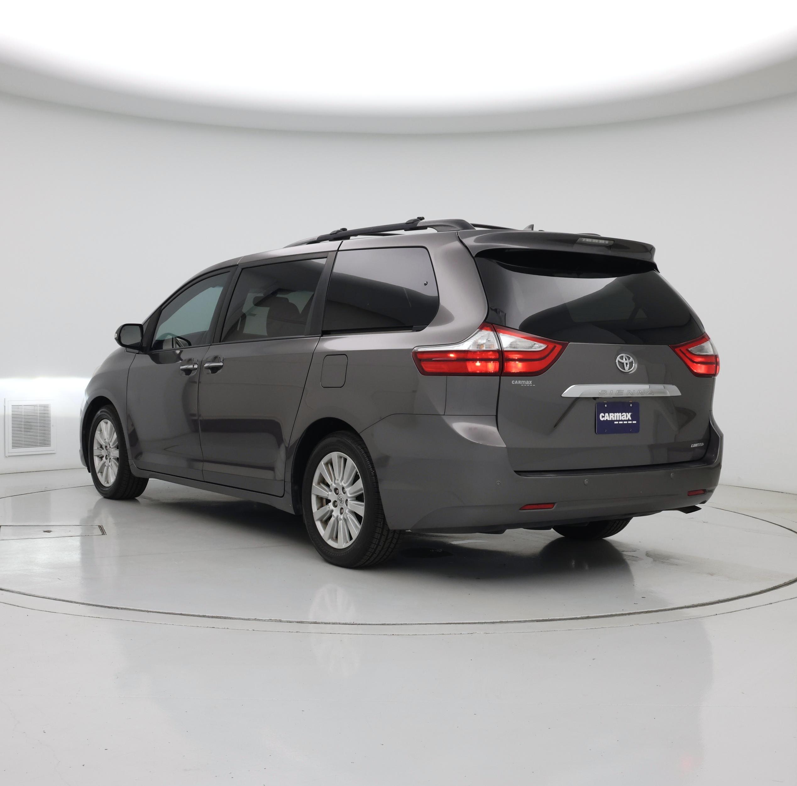 Thumbnail: 2017 Toyota Sienna - 2