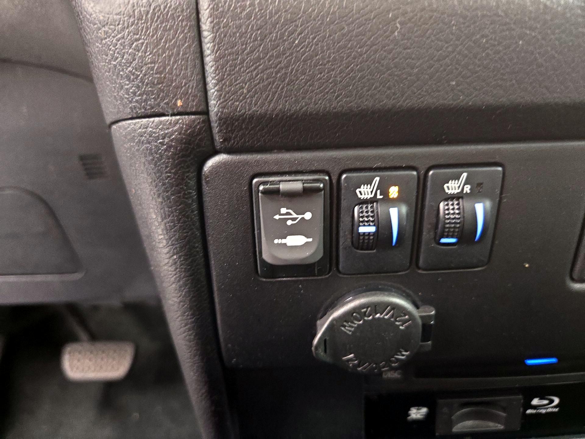 Thumbnail: 2017 Toyota Sienna - 19