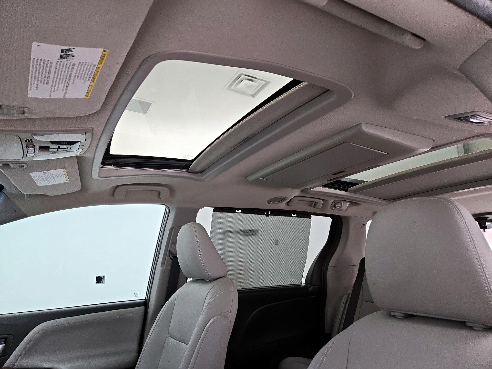 Thumbnail: 2017 Toyota Sienna - 20