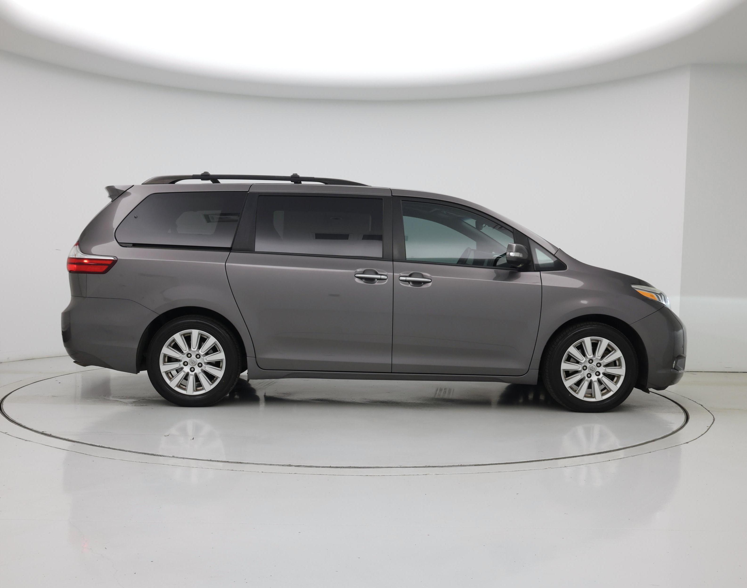 Thumbnail: 2017 Toyota Sienna - 7