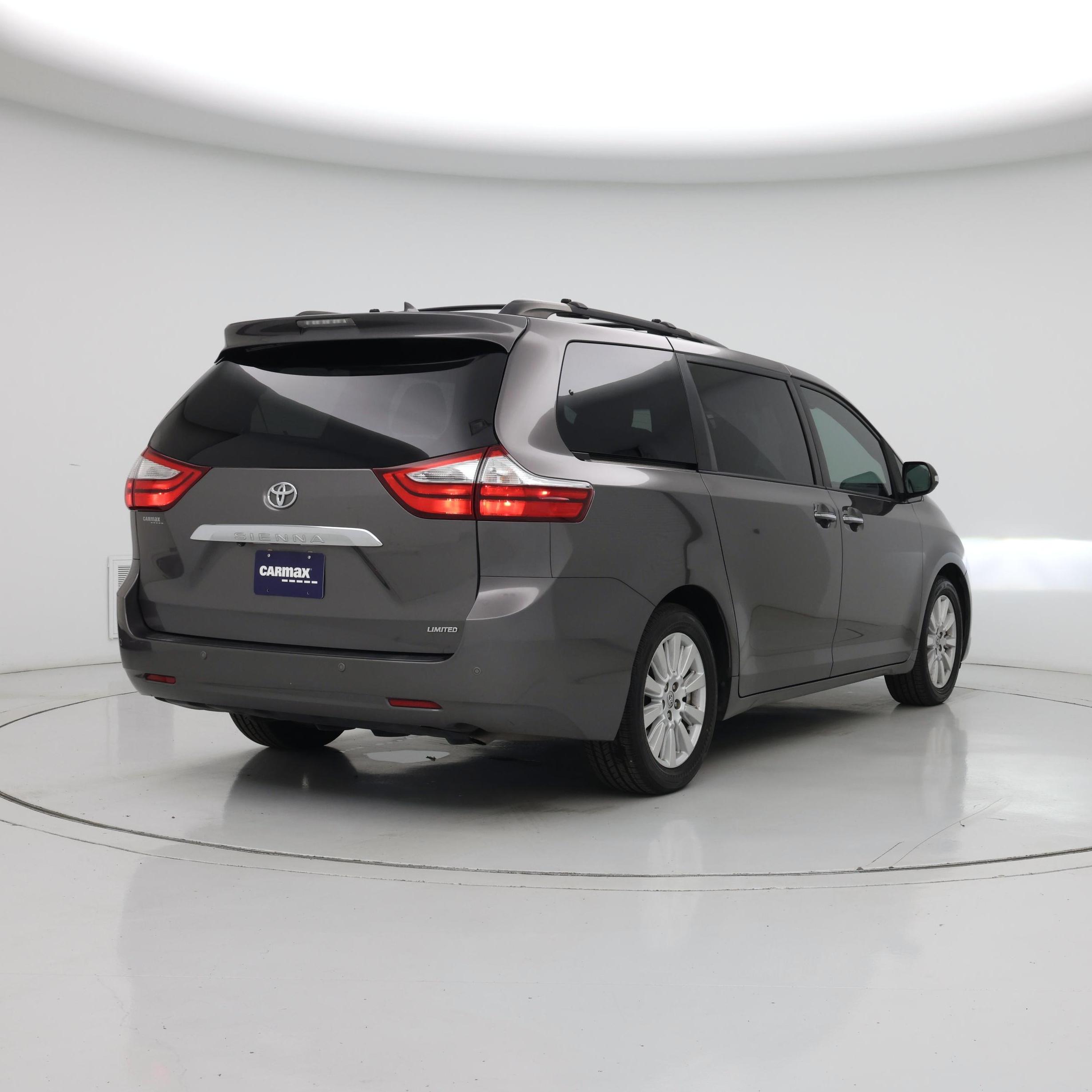 Thumbnail: 2017 Toyota Sienna - 8