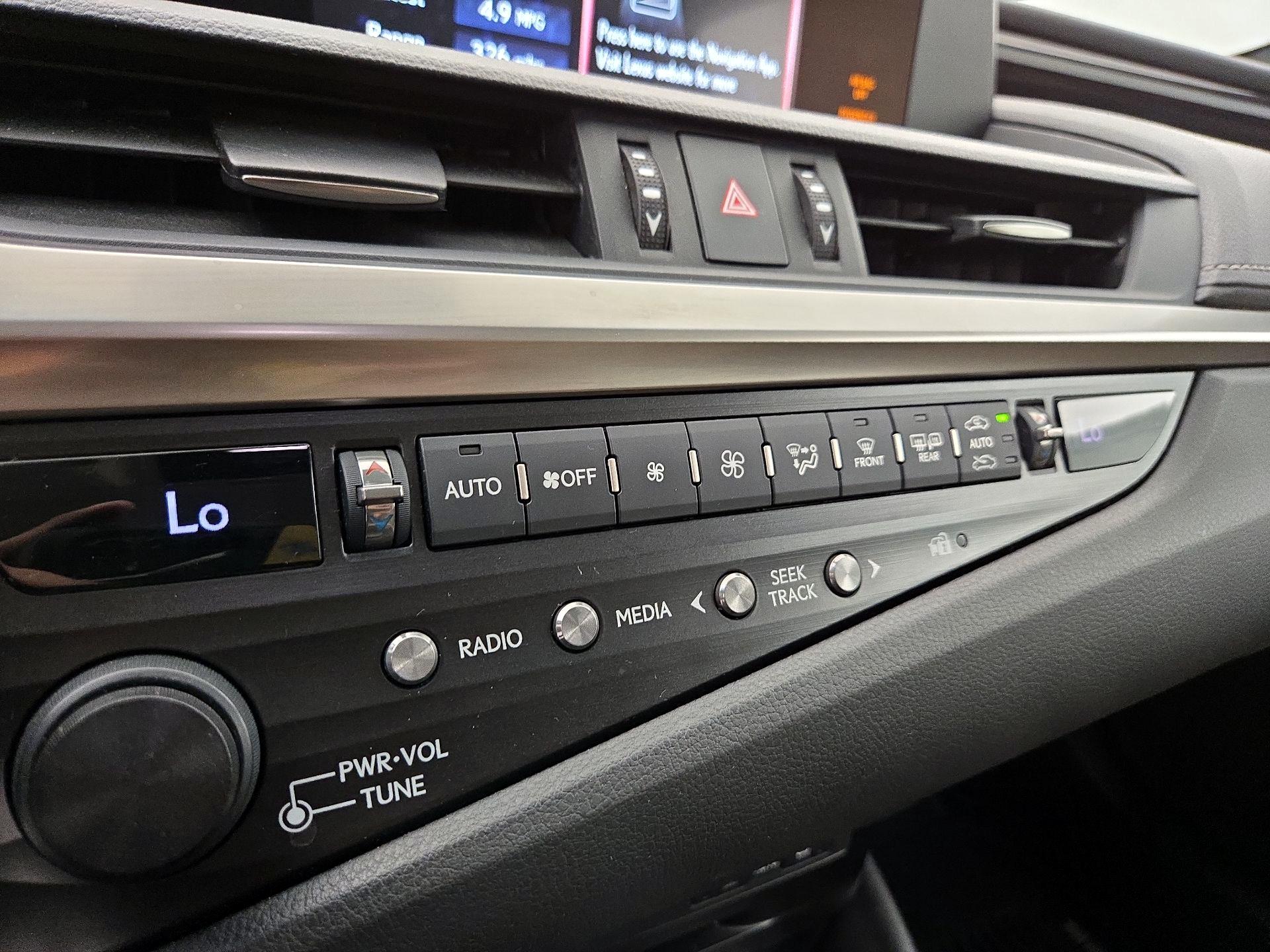 Thumbnail: 2019 Lexus ES - 14