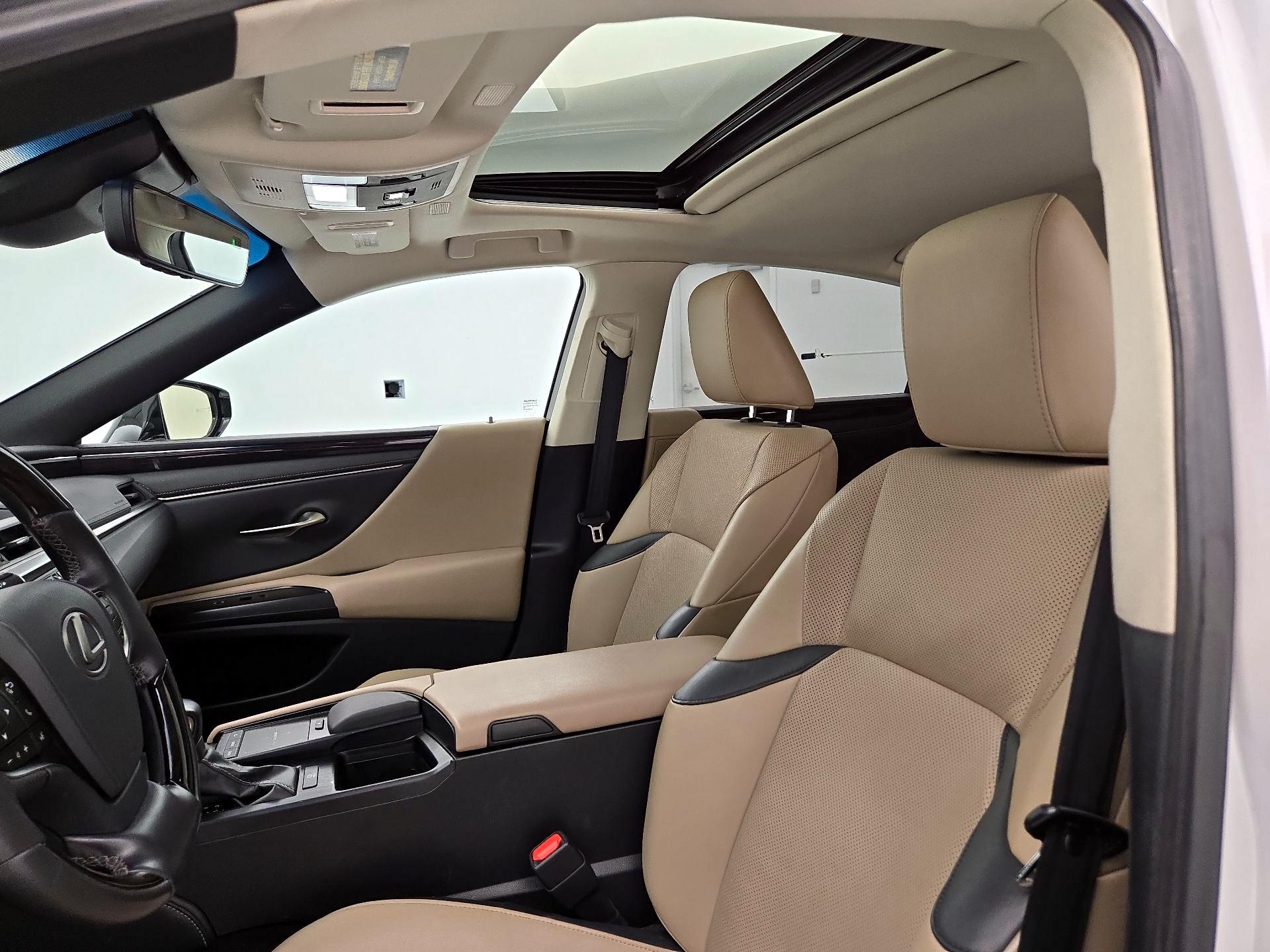 Thumbnail: 2019 Lexus ES - 17
