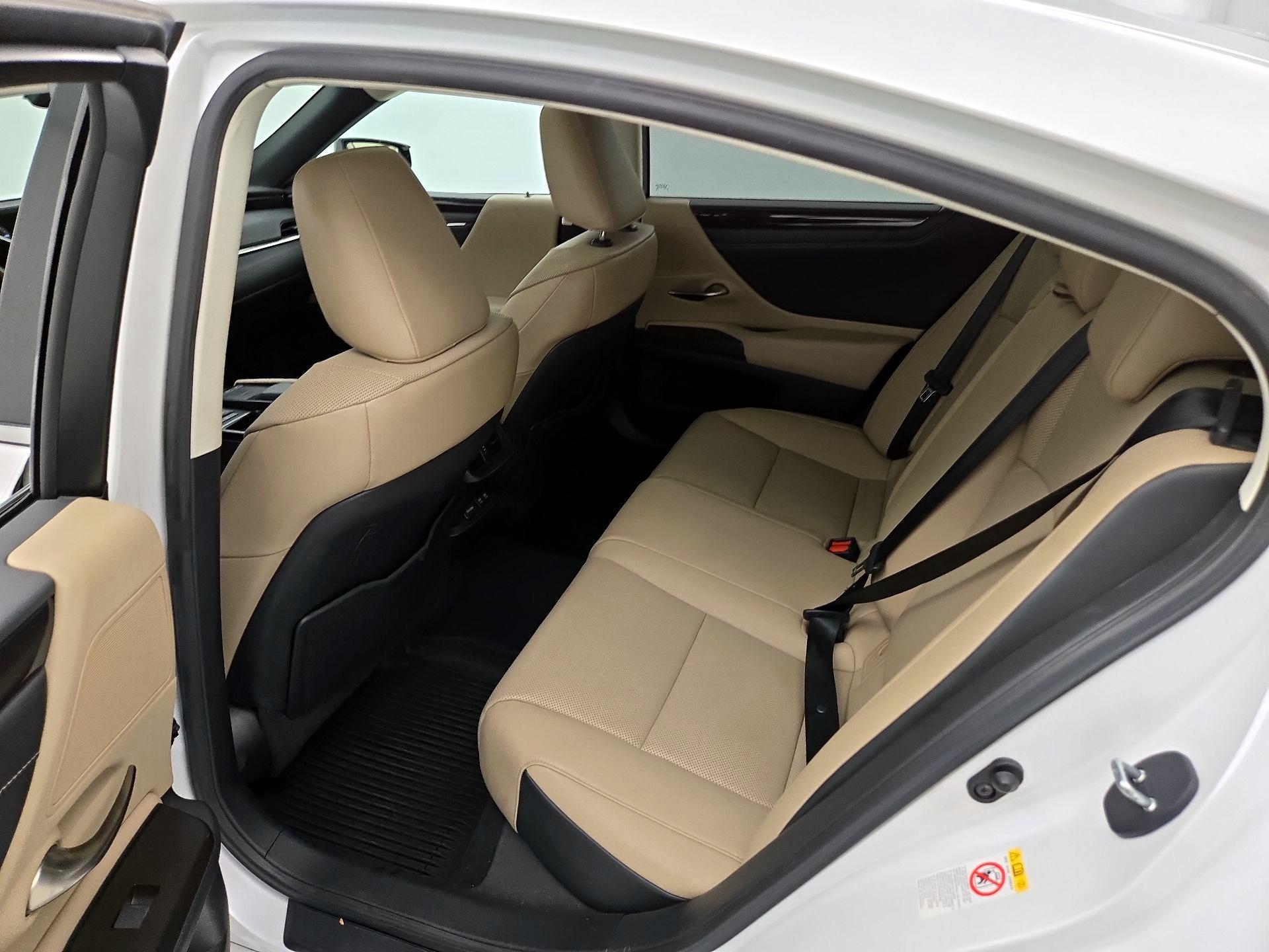 Thumbnail: 2019 Lexus ES - 18