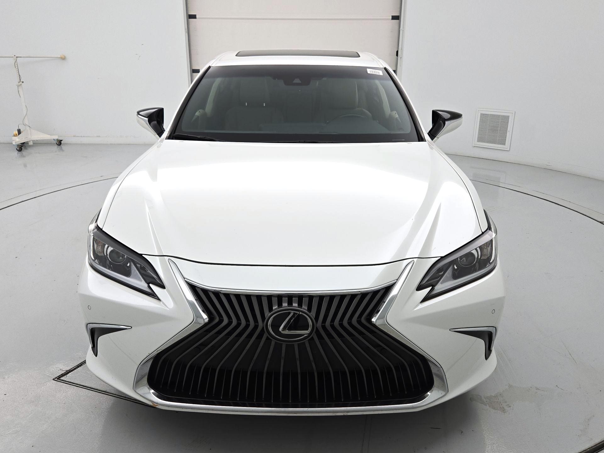 Thumbnail: 2019 Lexus ES - 2