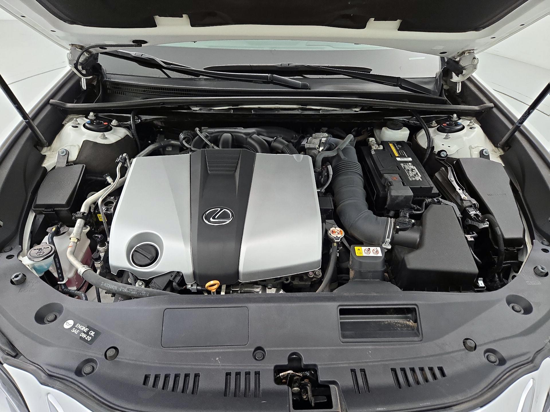 Thumbnail: 2019 Lexus ES - 20