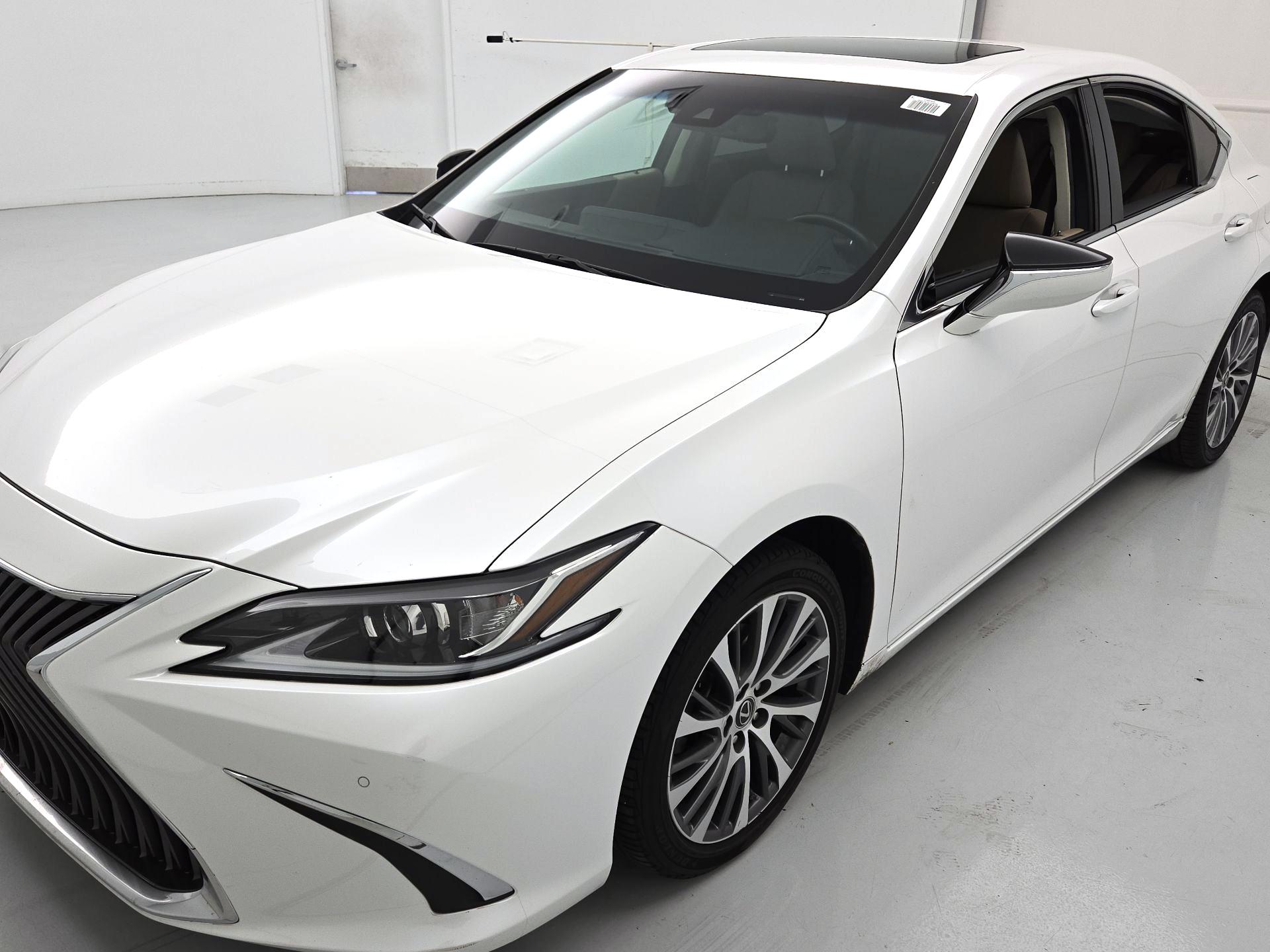 Thumbnail: 2019 Lexus ES - 3