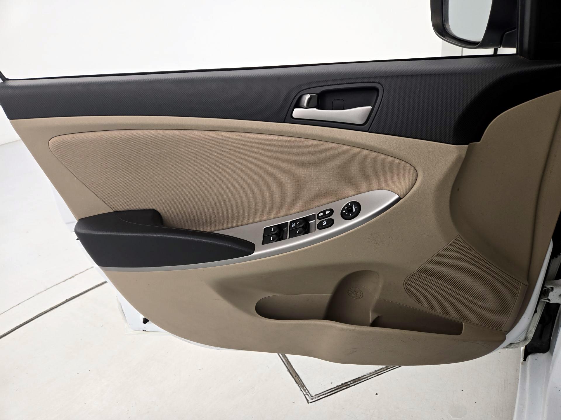 Thumbnail: 2016 Hyundai Accent - 12