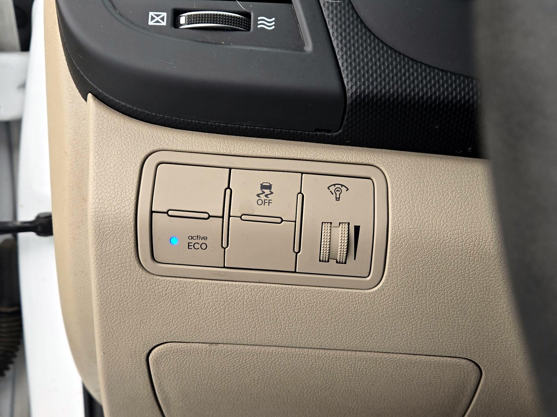 Thumbnail: 2016 Hyundai Accent - 13