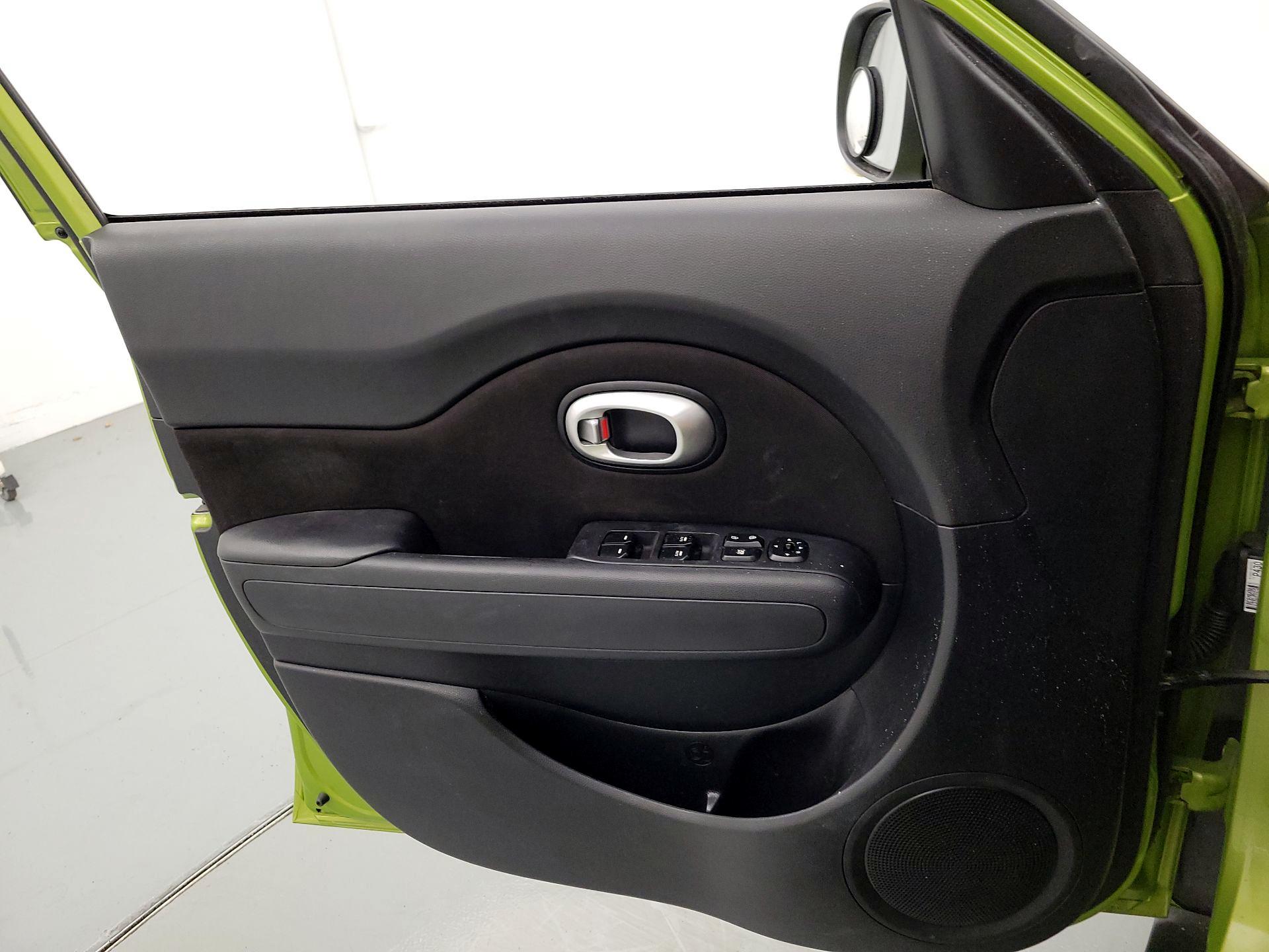 Thumbnail: 2016 Kia Soul - 12