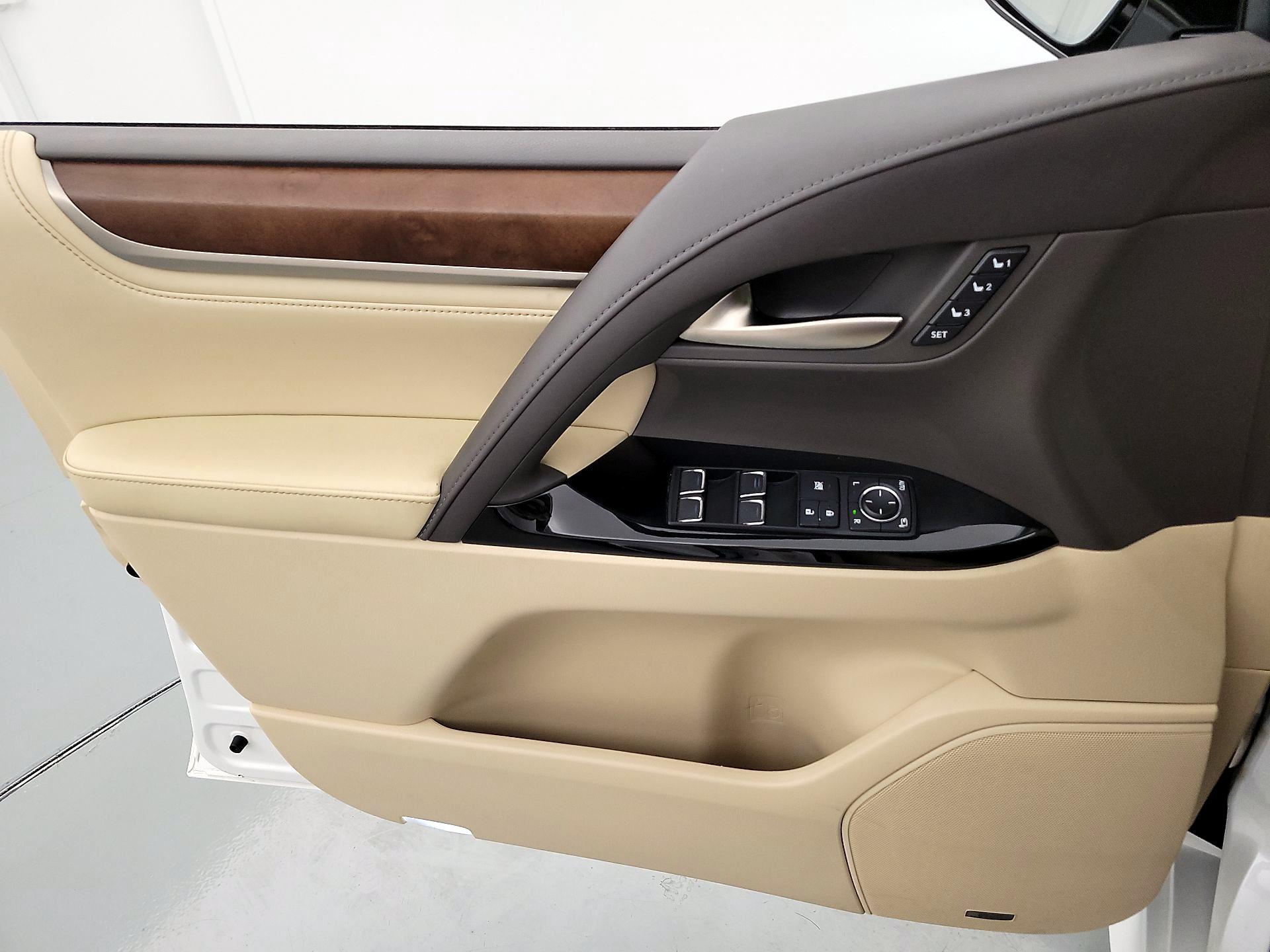 Thumbnail: 2019 Lexus LX - 12