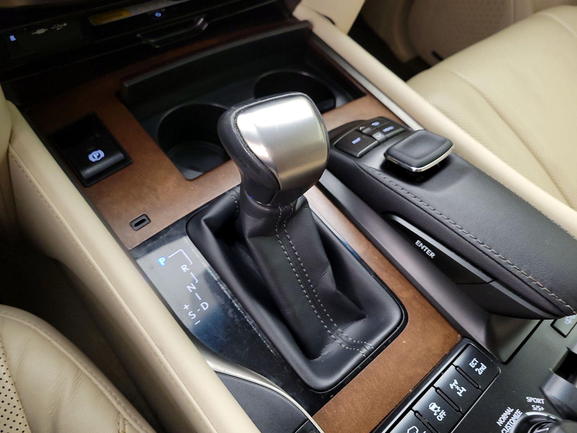 Thumbnail: 2019 Lexus LX - 18