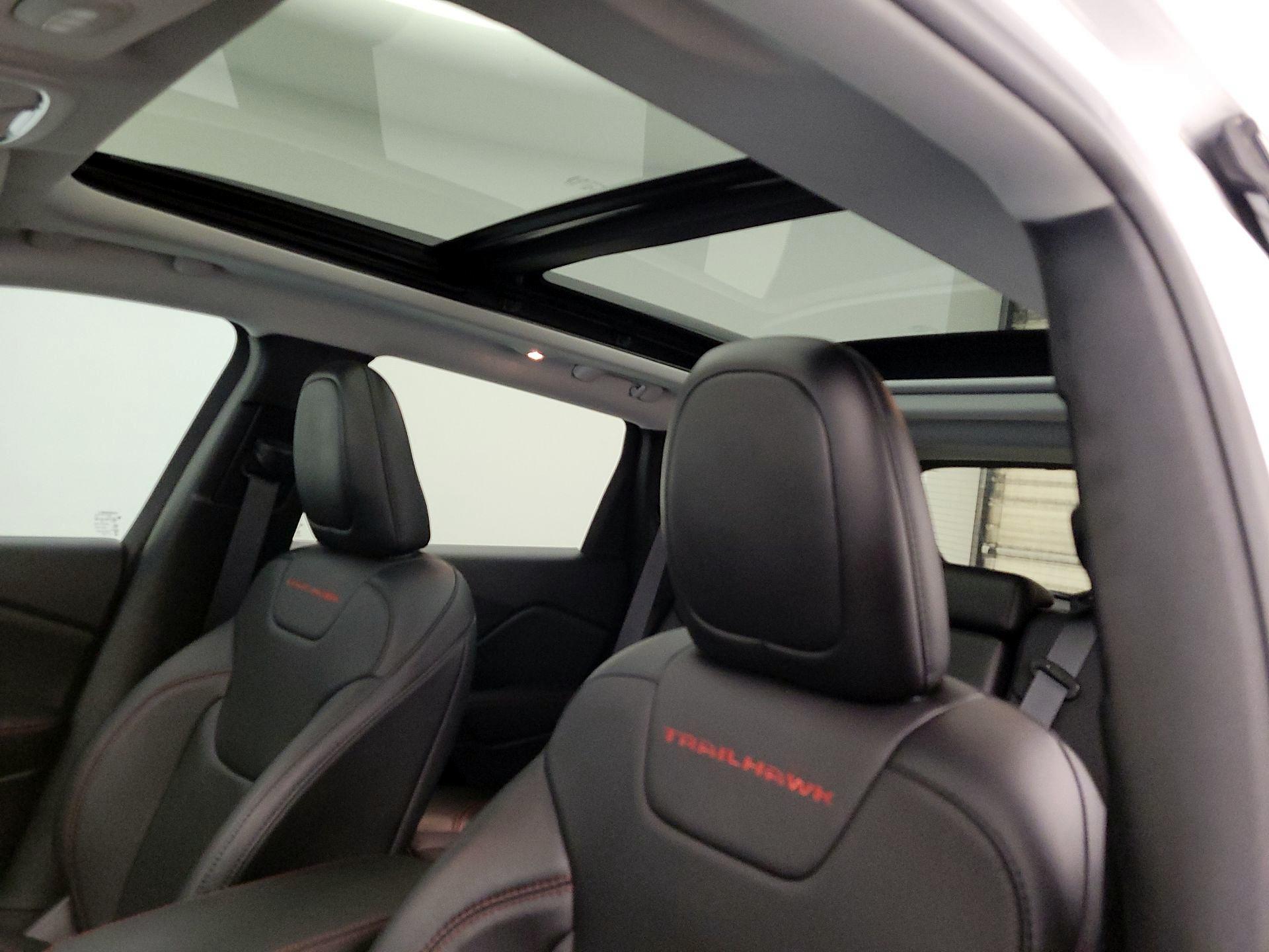 Thumbnail: 2021 Jeep Cherokee - 20