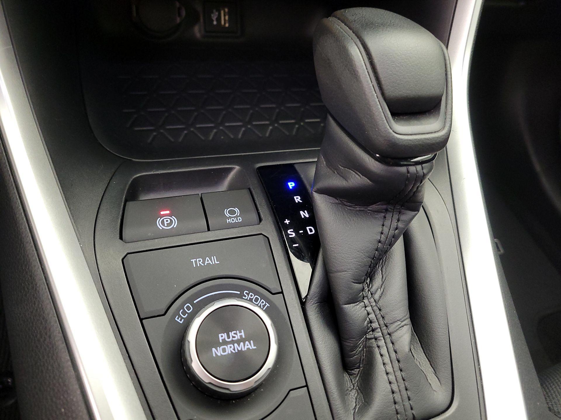 Thumbnail: 2025 Toyota RAV4 - 17