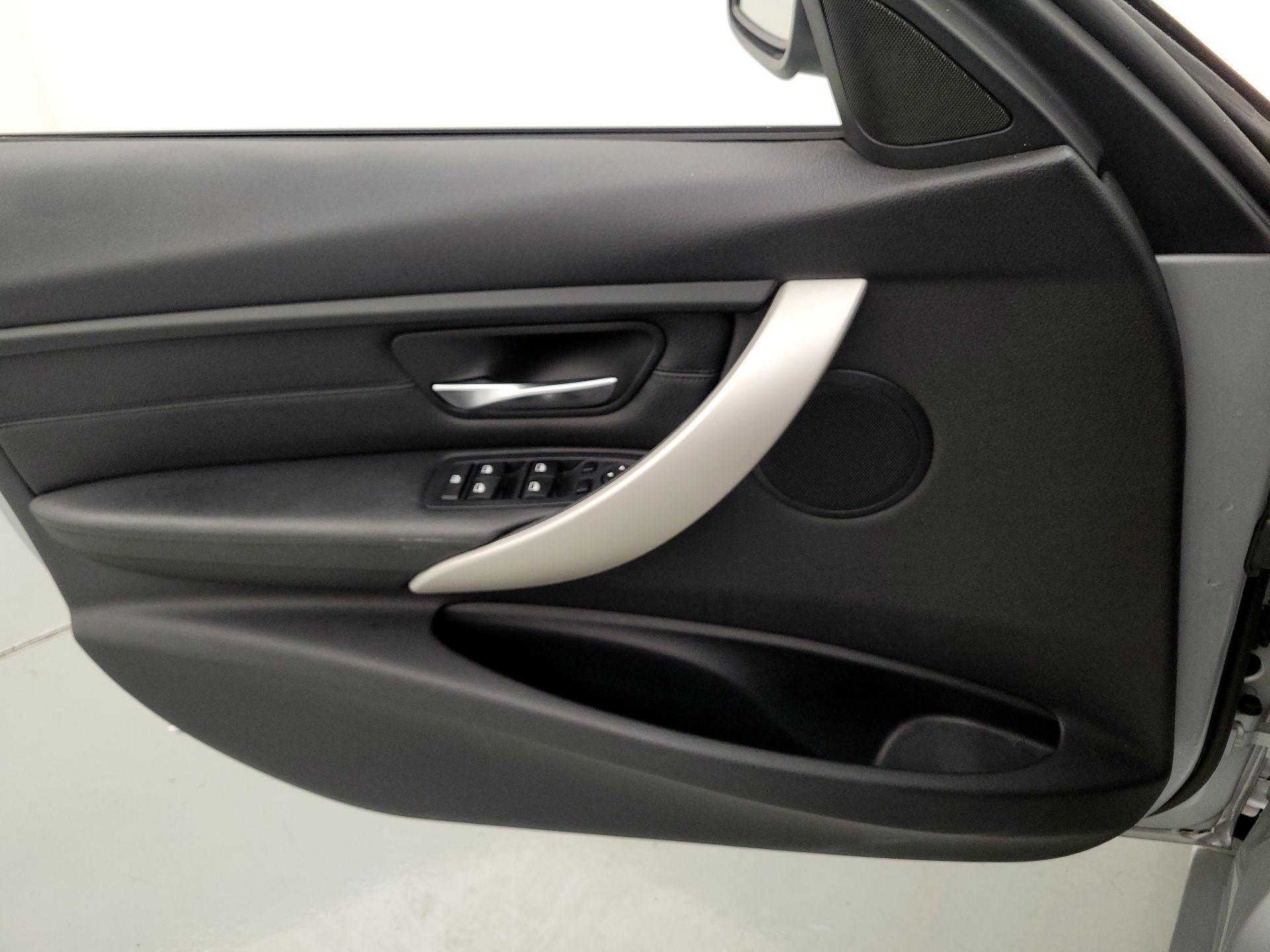 Thumbnail: 2015 BMW 3 Series - 12