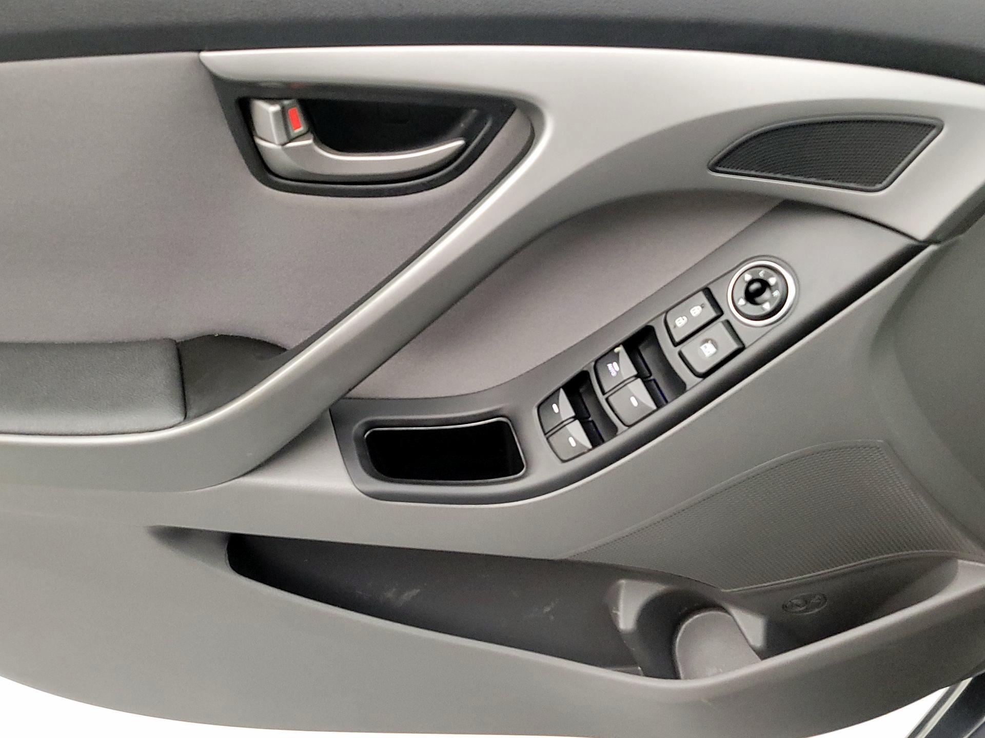 Thumbnail: 2016 Hyundai Elantra - 12