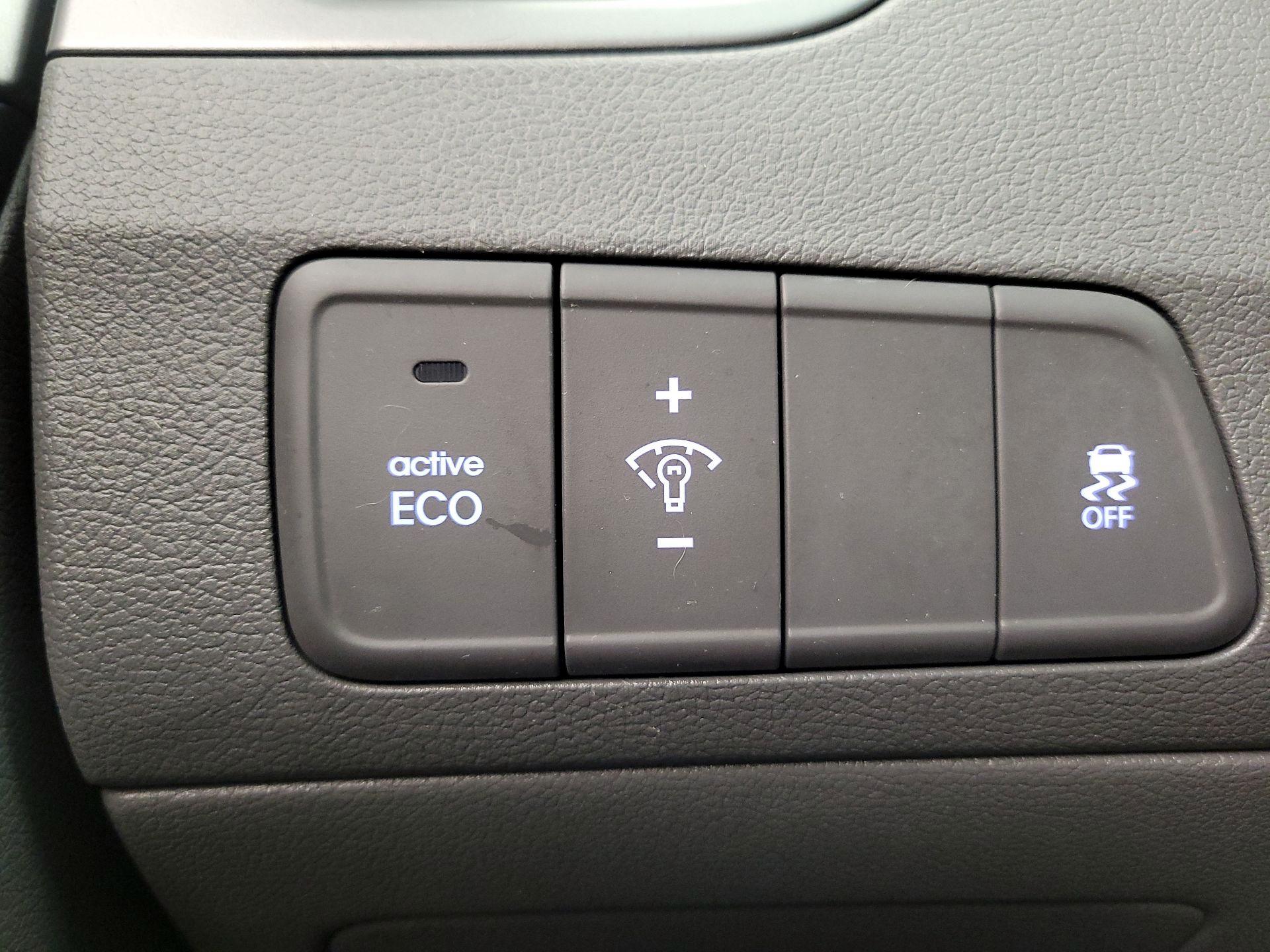 Thumbnail: 2016 Hyundai Elantra - 13