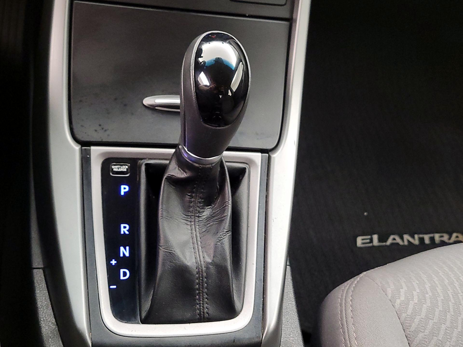 Thumbnail: 2016 Hyundai Elantra - 17