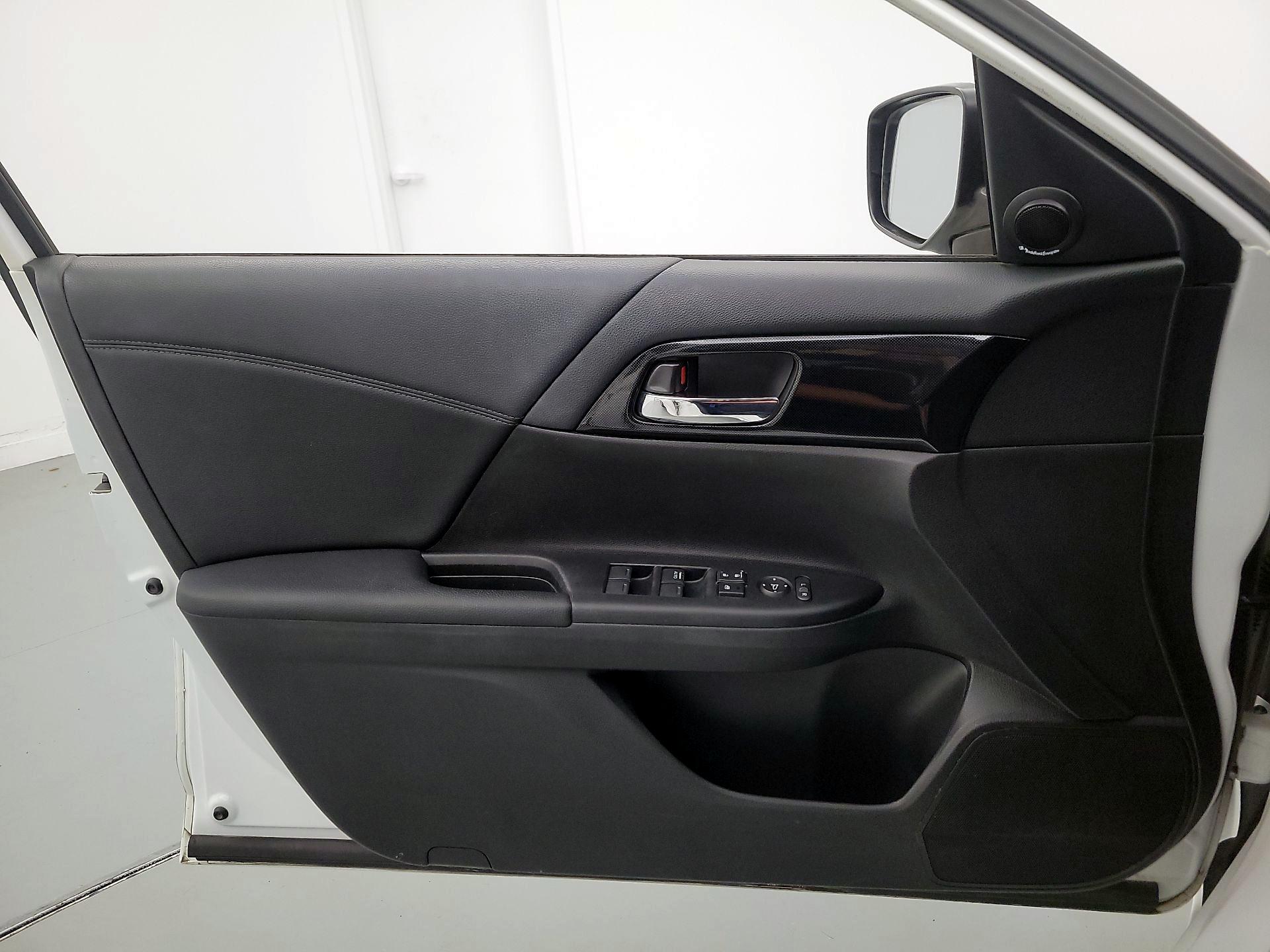 Thumbnail: 2015 Honda Accord - 12