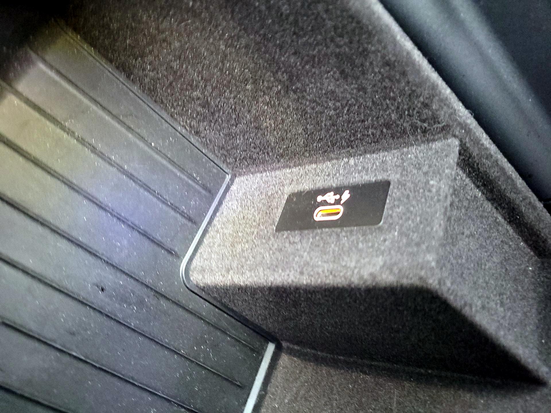 Thumbnail: 2021 BMW M5 - 19