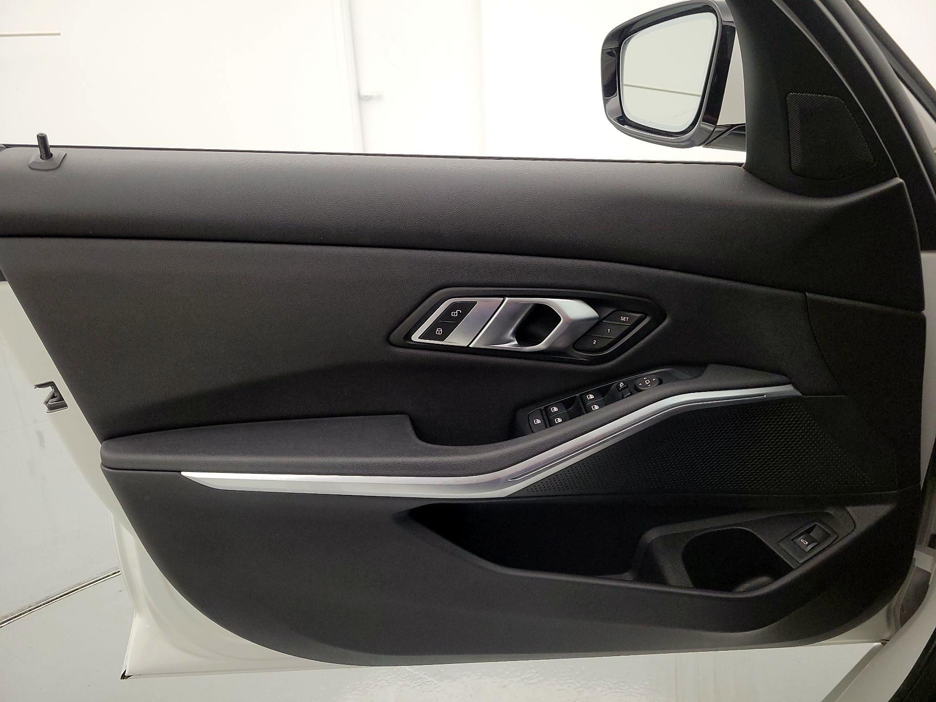 Thumbnail: 2021 BMW 3 Series - 12