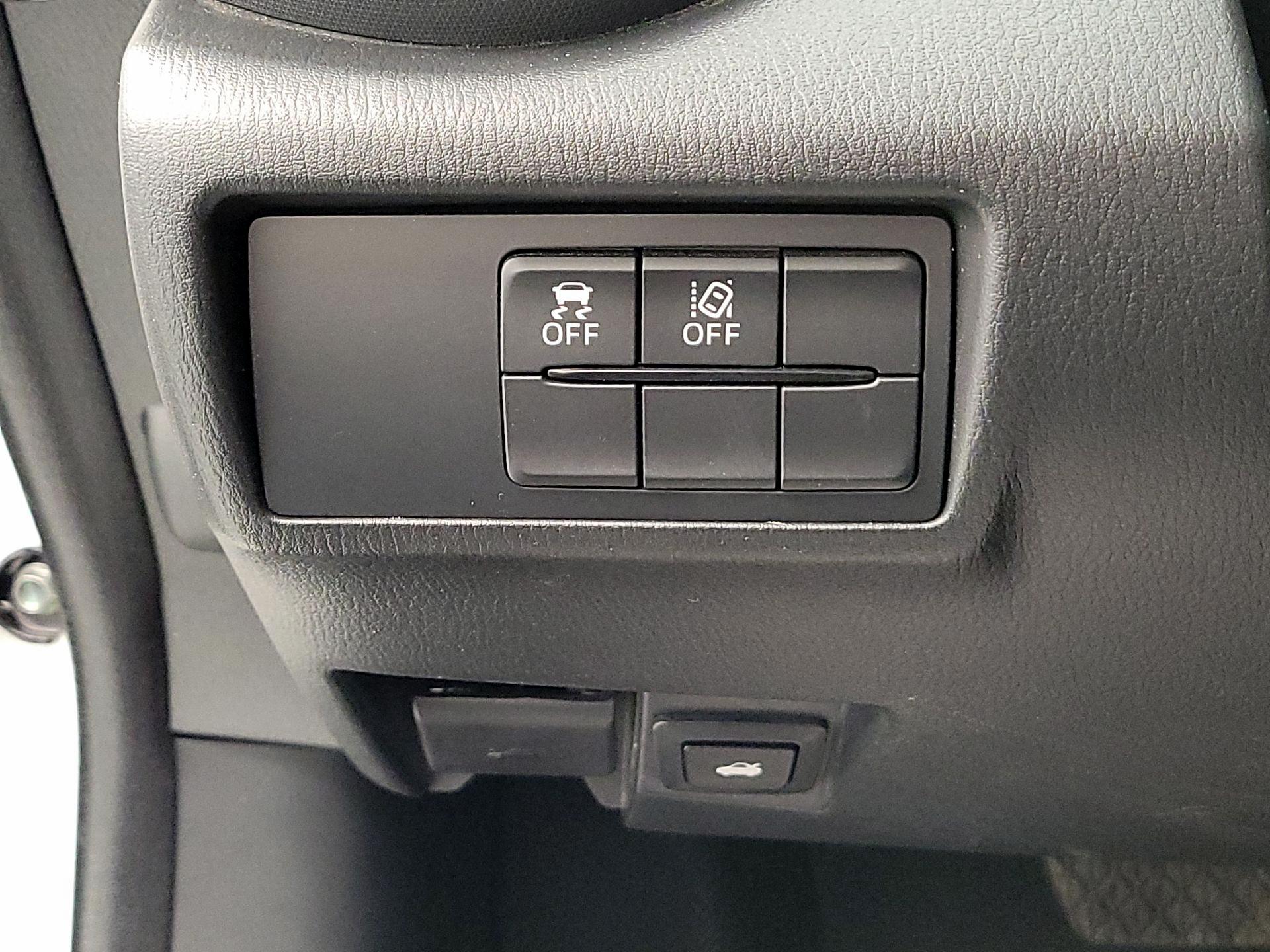 Thumbnail: 2020 Mazda MX-5 Miata - 13